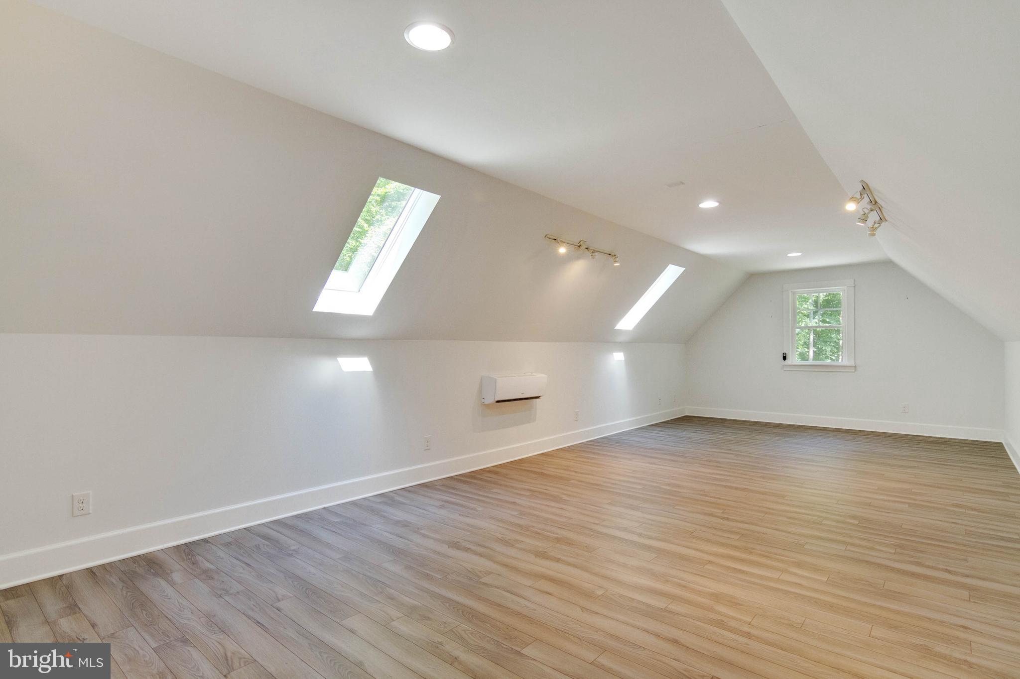 BOWLERS MILL LAKE ESTATES - Residential