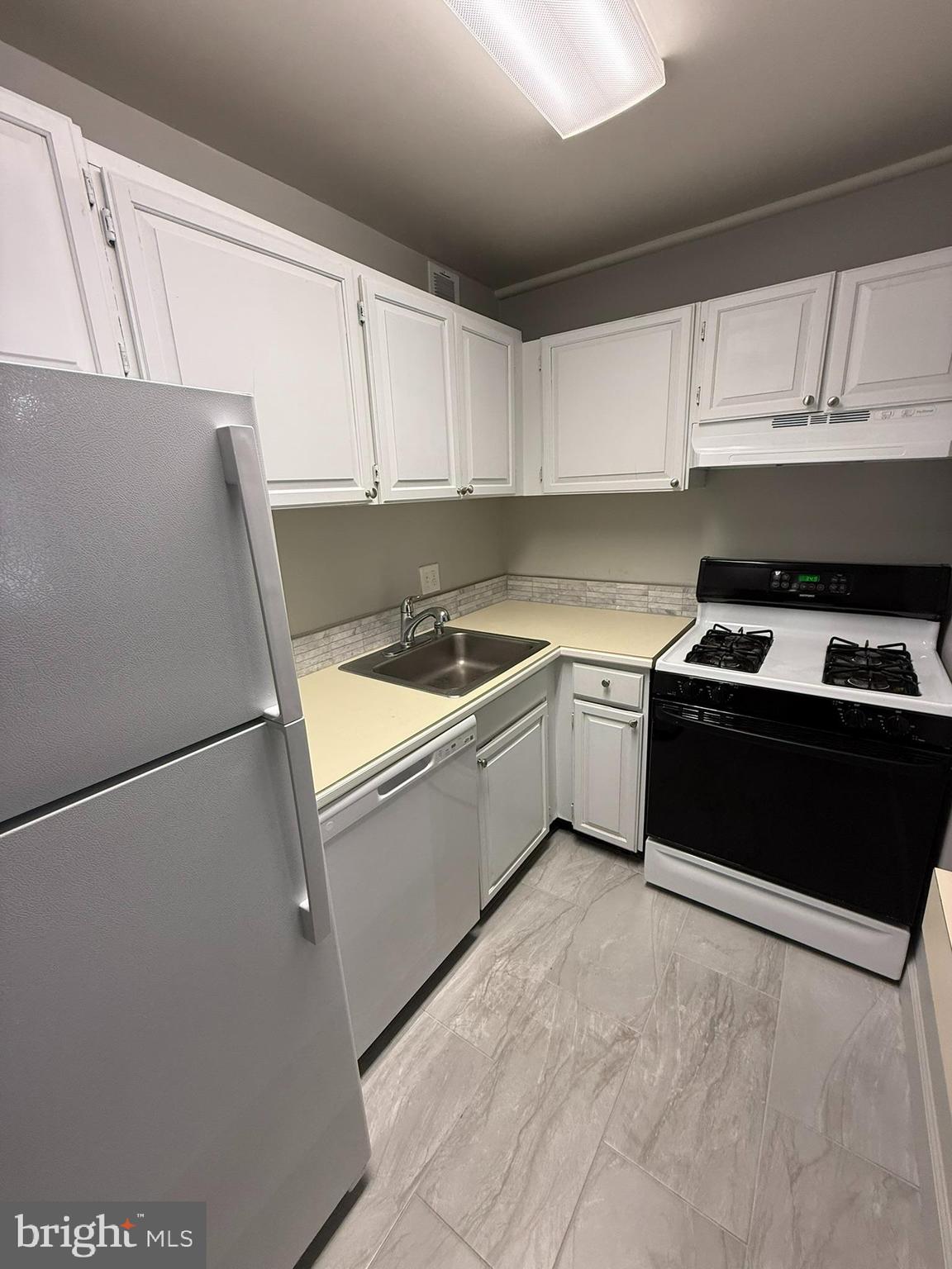 WOODLAKE TOWERS - Residential Lease