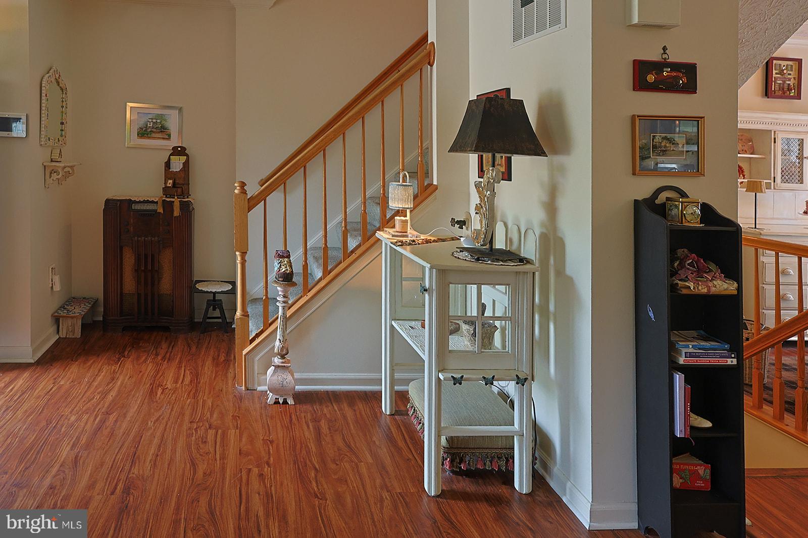 8803 CASTLEBURY COURT