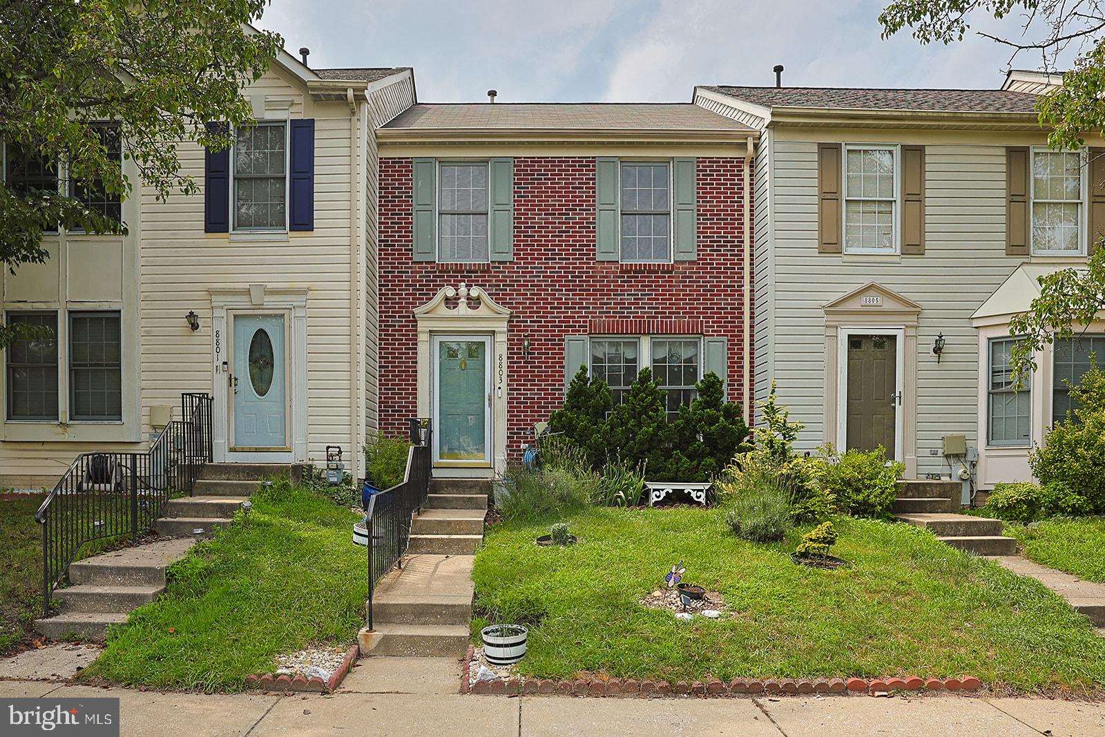 8803 CASTLEBURY COURT