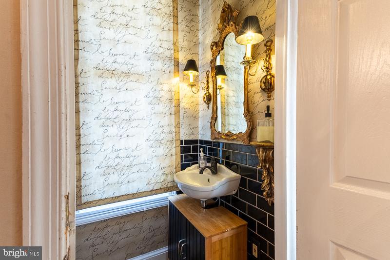 FREDERICK HISTORIC DISTRICT - Commercial Lease