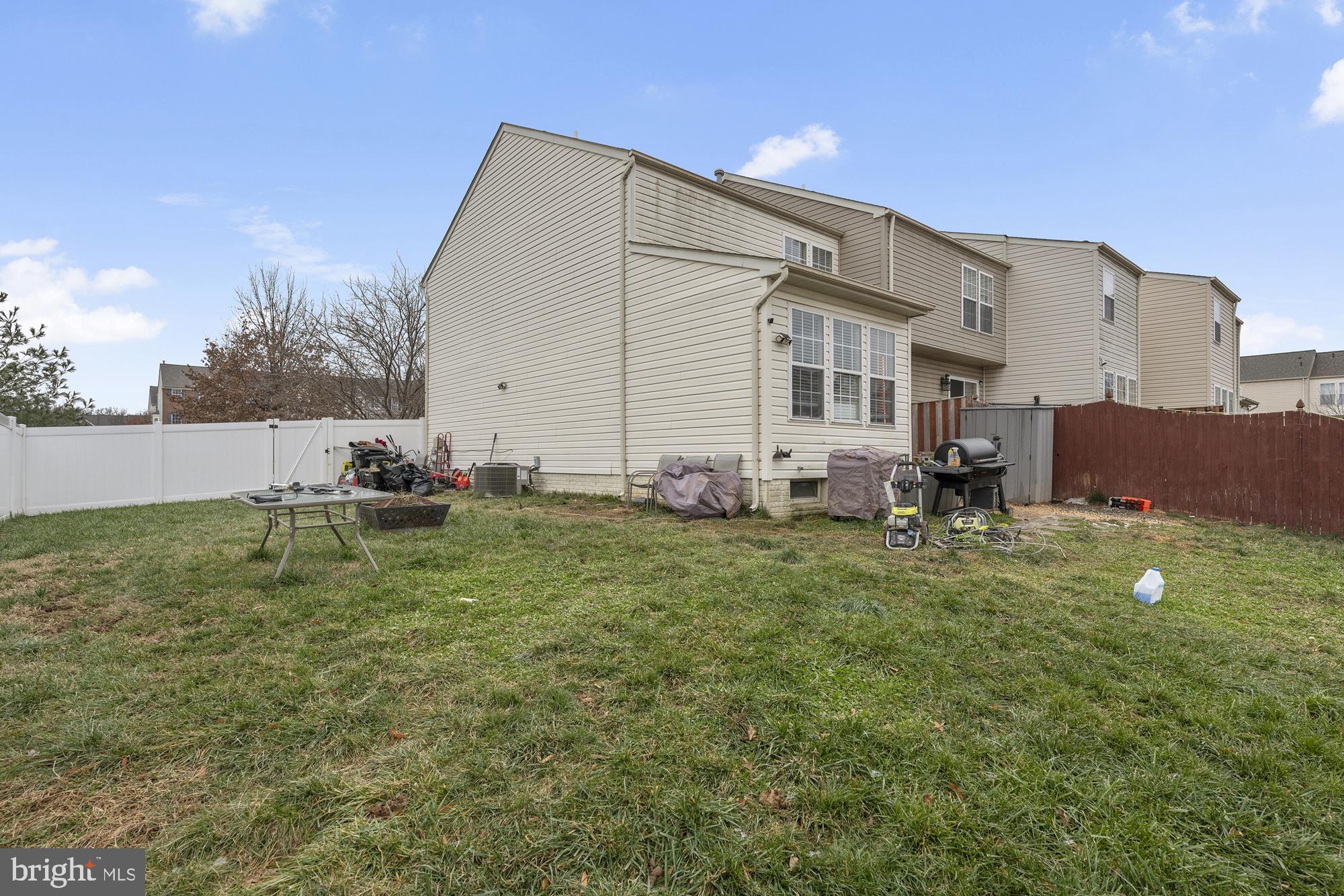 EATON SQUARE - Residential