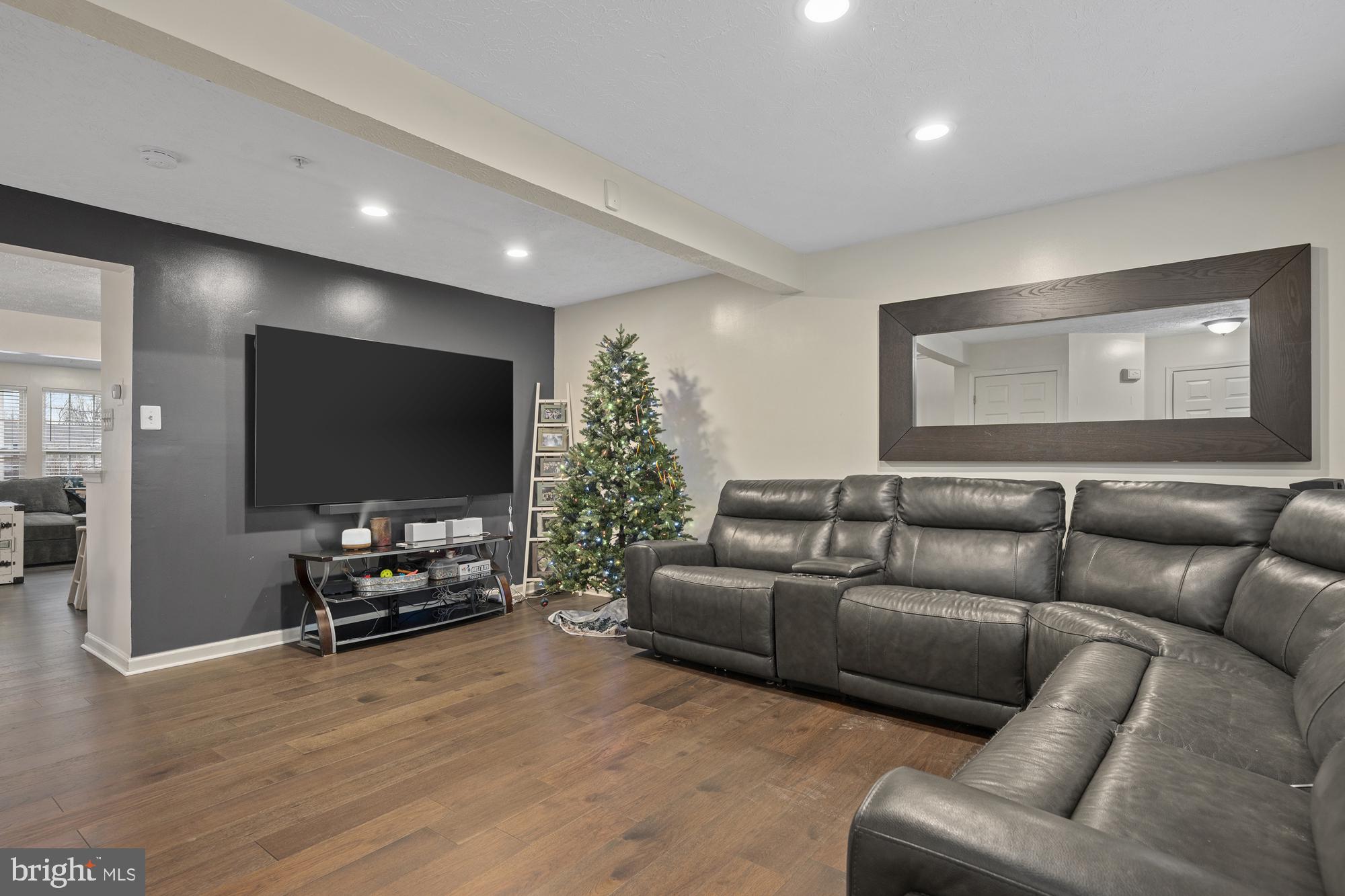 EATON SQUARE - Residential