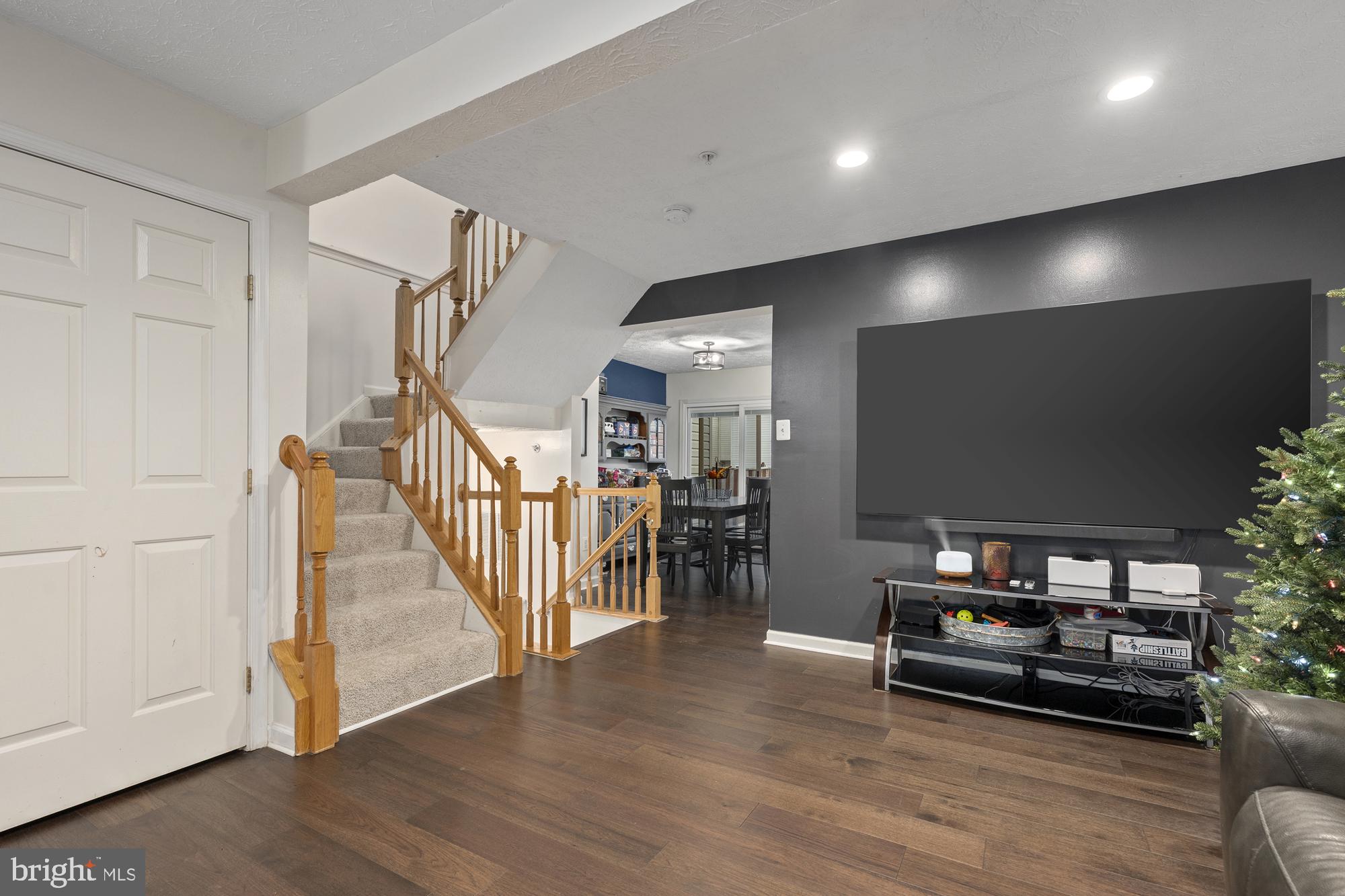 EATON SQUARE - Residential