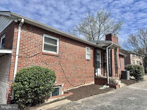 Homes For Sale - 1818 N Adams Street<br/> ARLINGTON, VA 22201