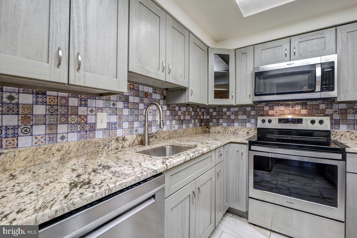 THE COLONIES - Residential Lease