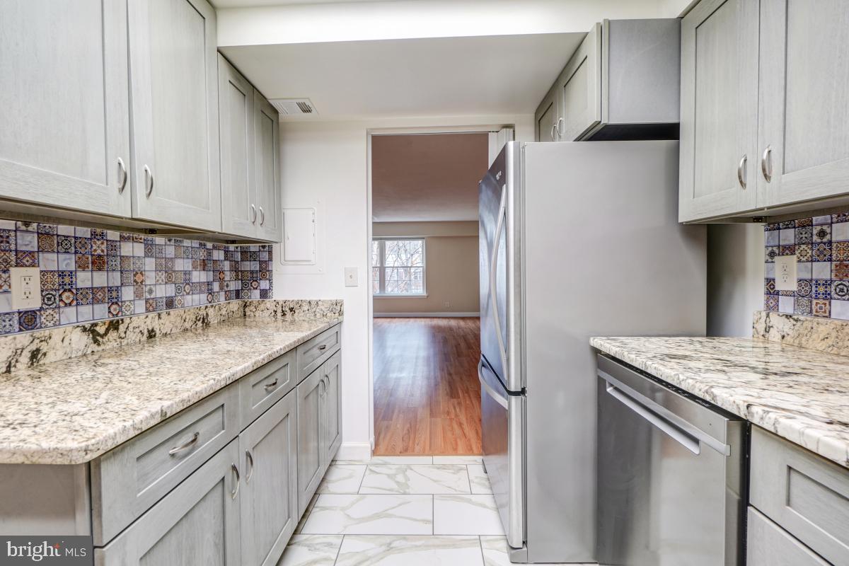 THE COLONIES - Residential Lease