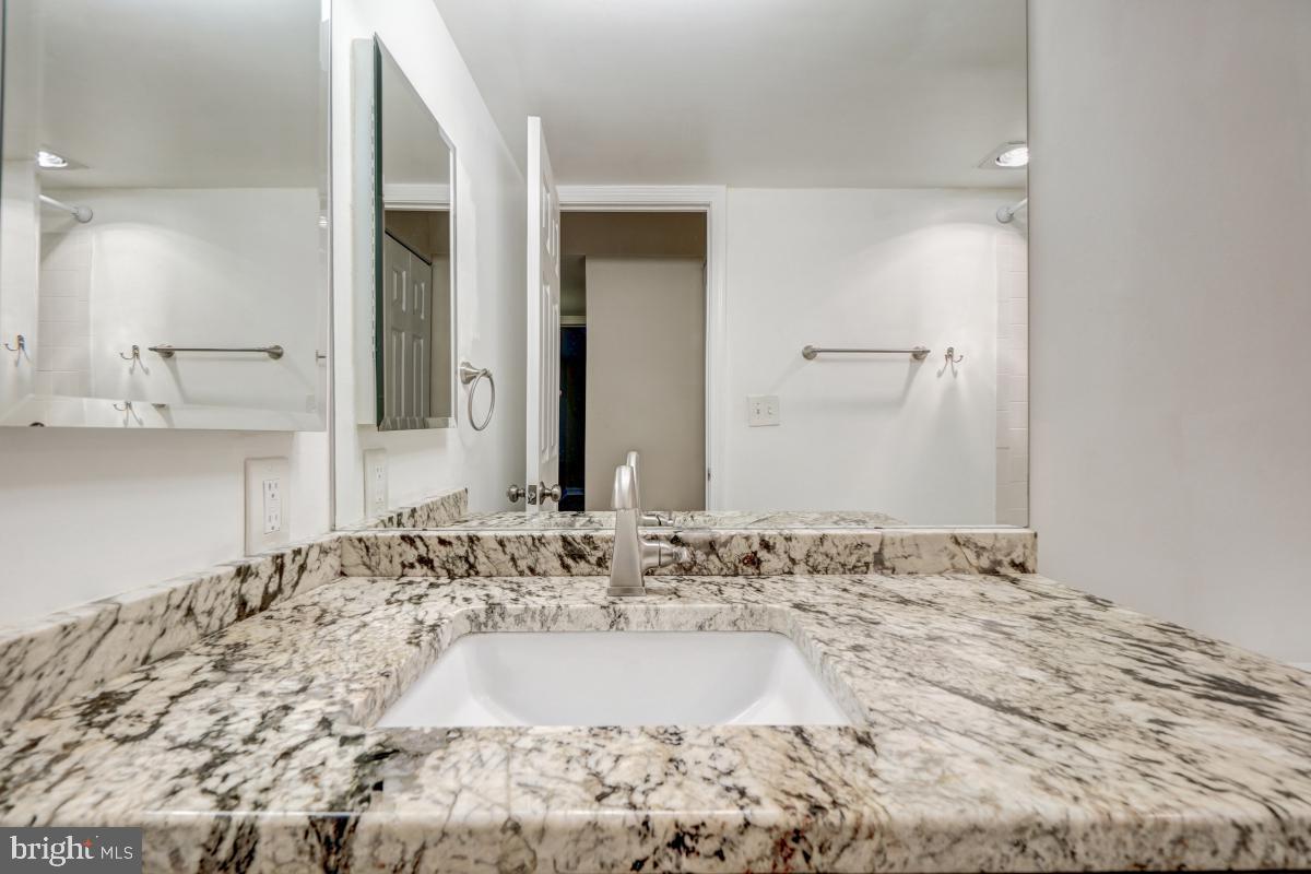 THE COLONIES - Residential Lease