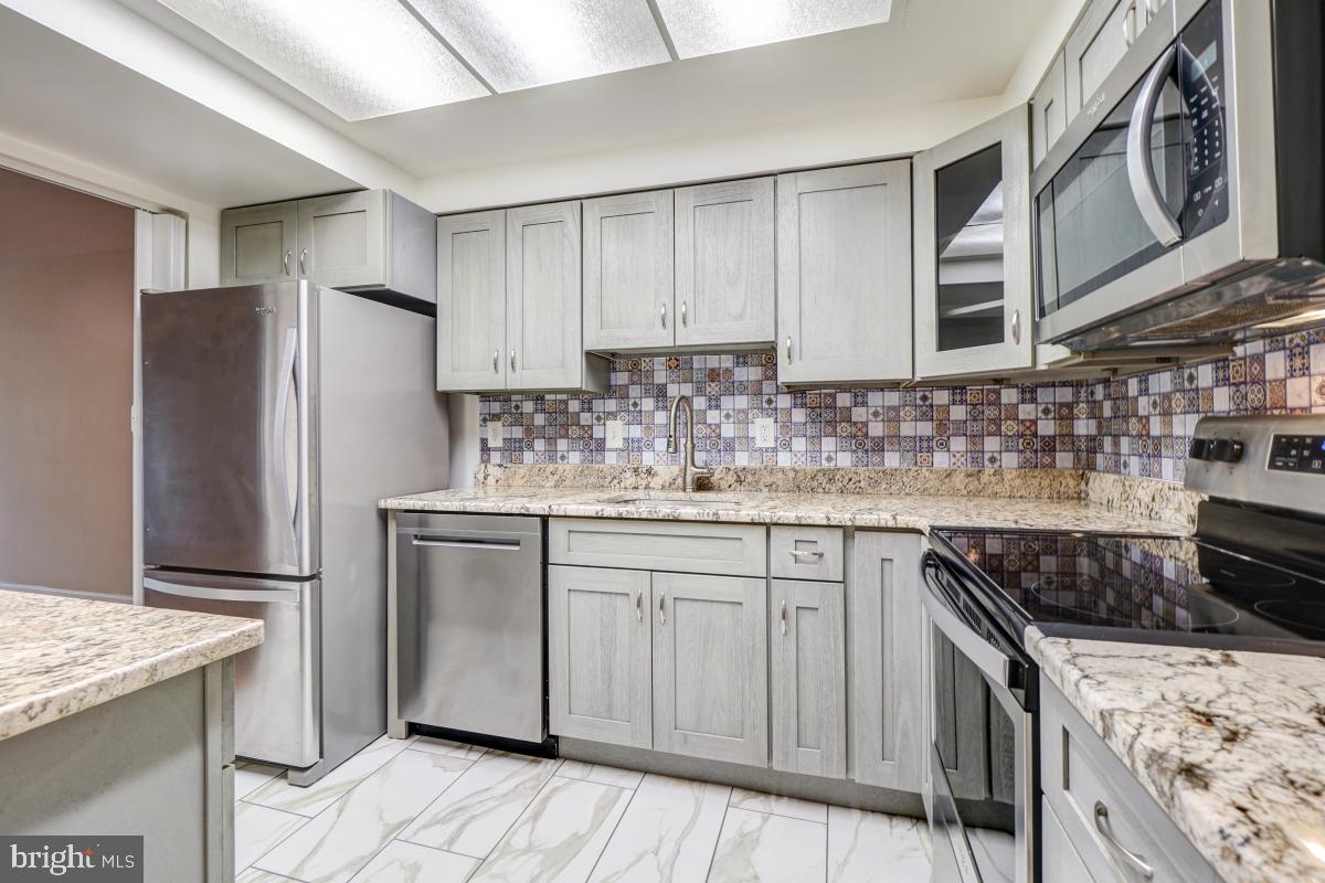 THE COLONIES - Residential Lease