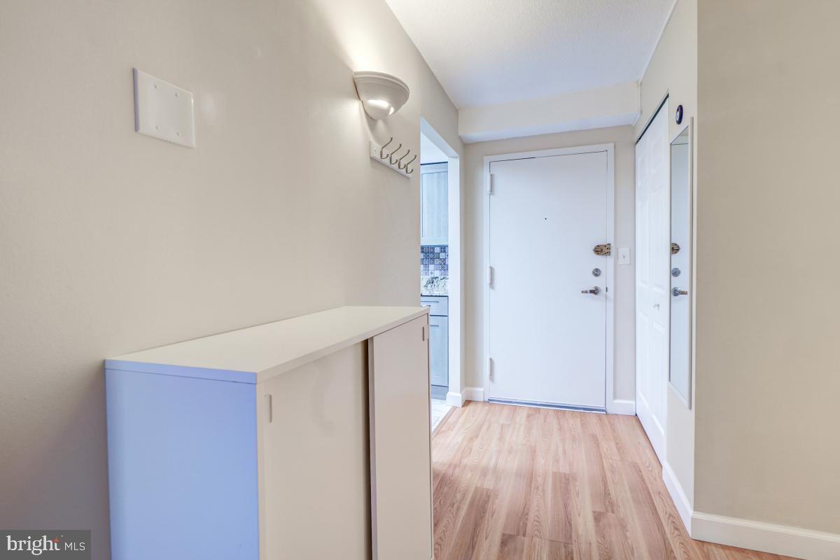 THE COLONIES - Residential Lease