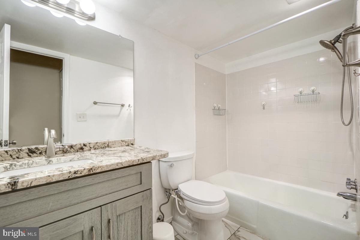 THE COLONIES - Residential Lease