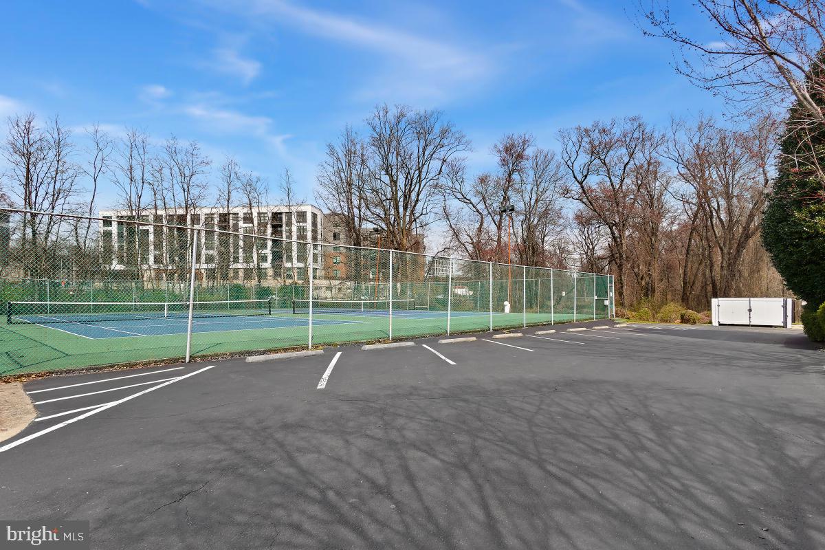 THE COLONIES - Residential Lease