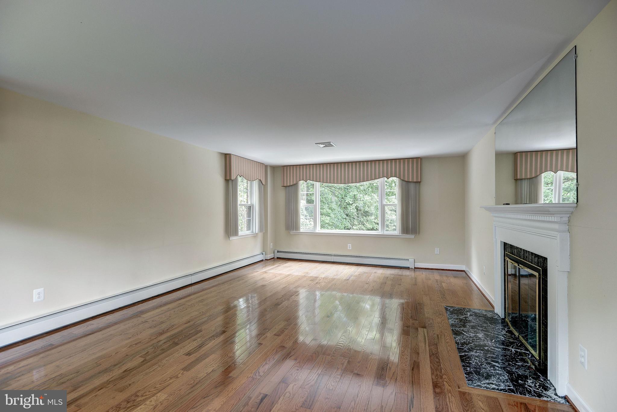 929 WOBURN COURT