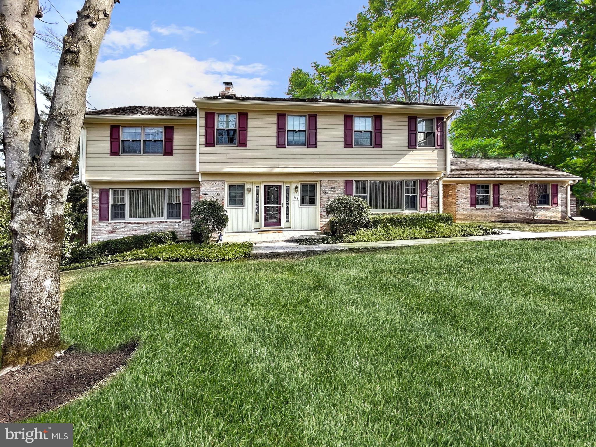 929 WOBURN COURT