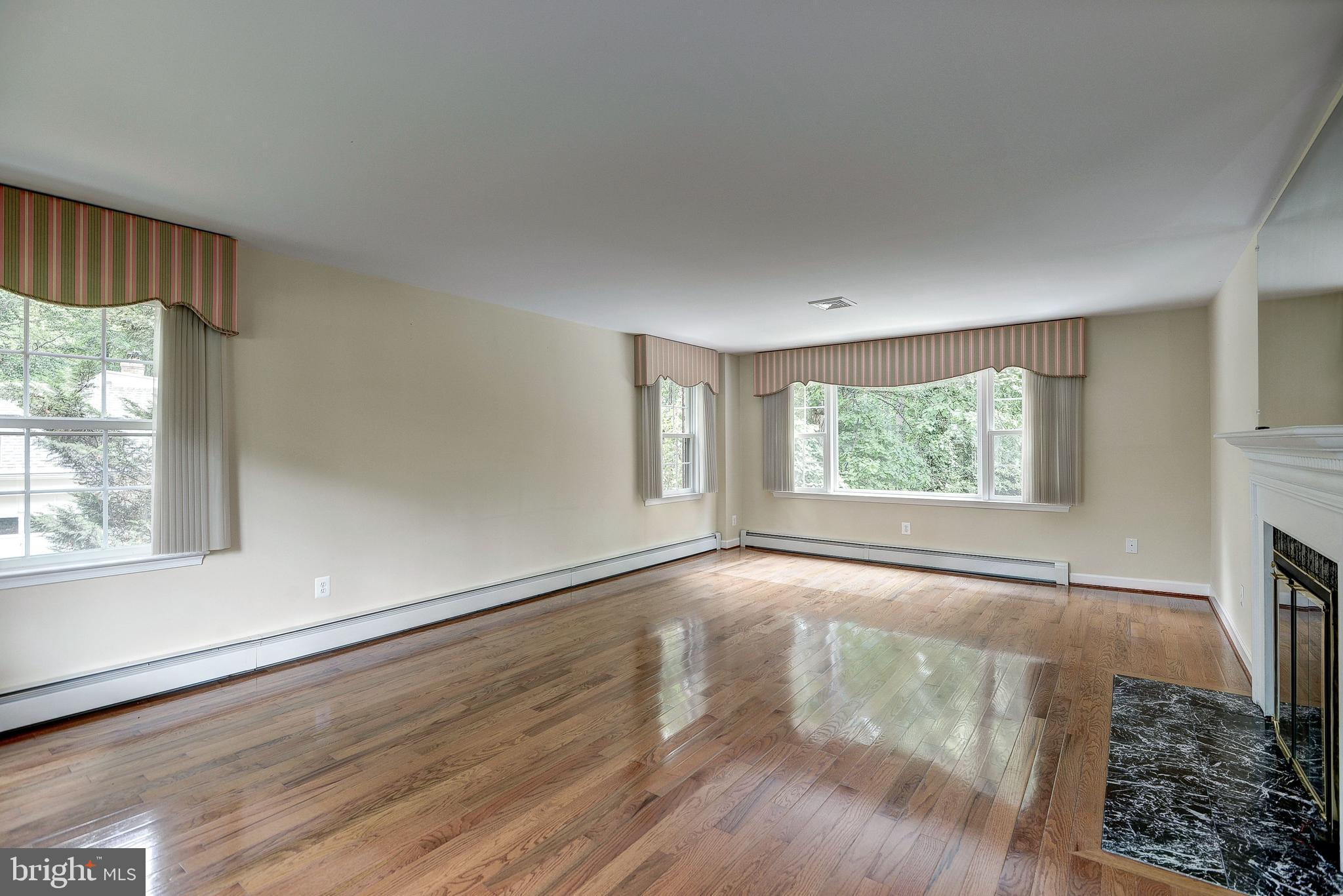 929 WOBURN COURT