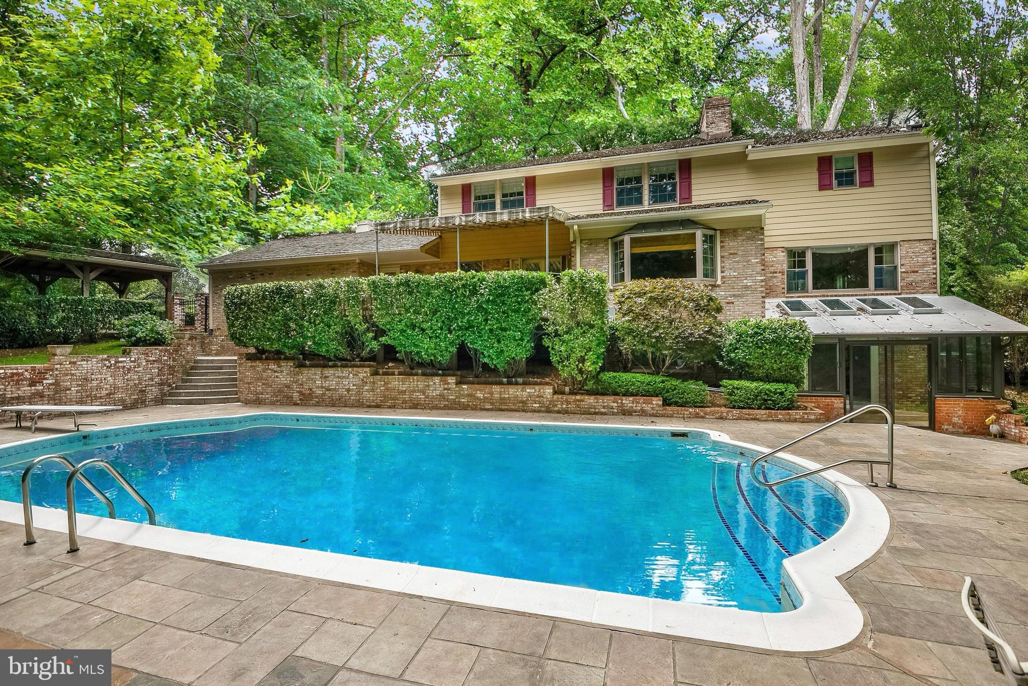 929 WOBURN COURT