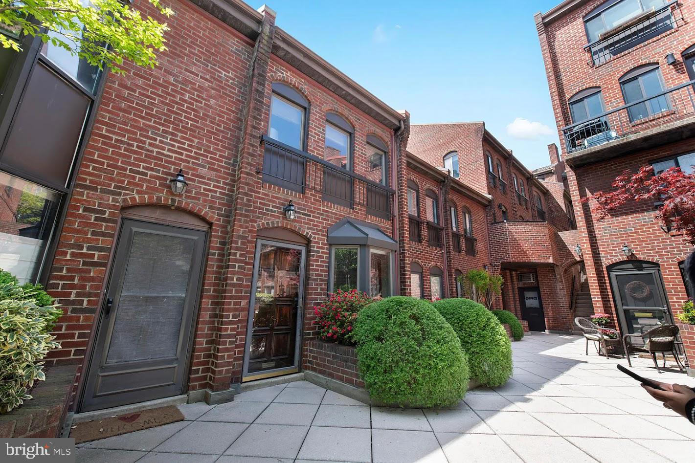 1008 PAPER MILL COURT NW 1008