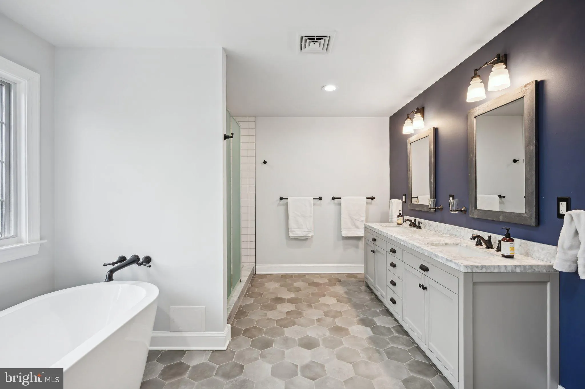 Villanova, Pennsylvania 19085, United States, 6 Bedrooms Bedrooms, ,8 BathroomsBathrooms,Residential,Contingent,89399