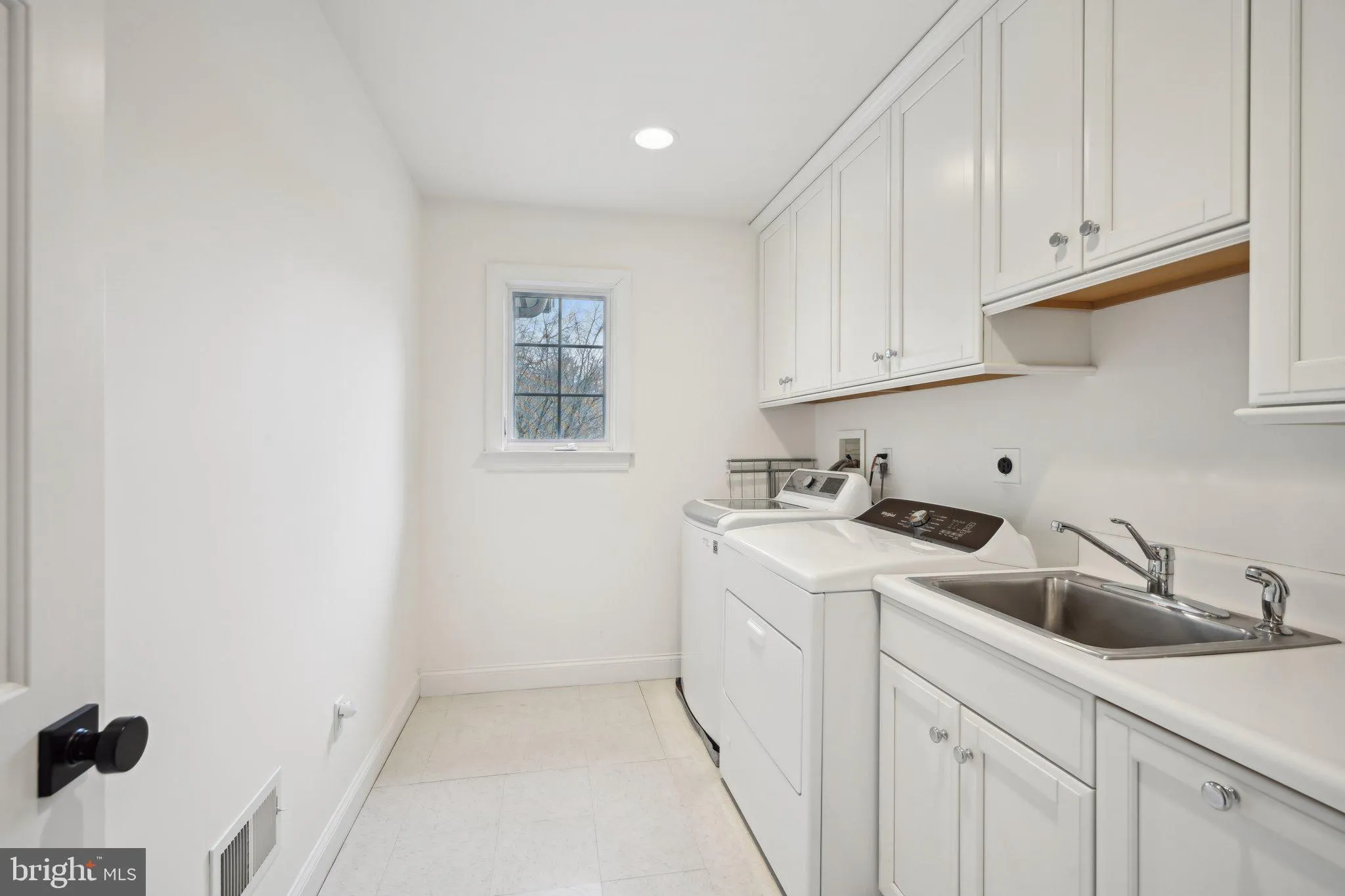 Villanova, Pennsylvania 19085, United States, 6 Bedrooms Bedrooms, ,8 BathroomsBathrooms,Residential,Contingent,89399