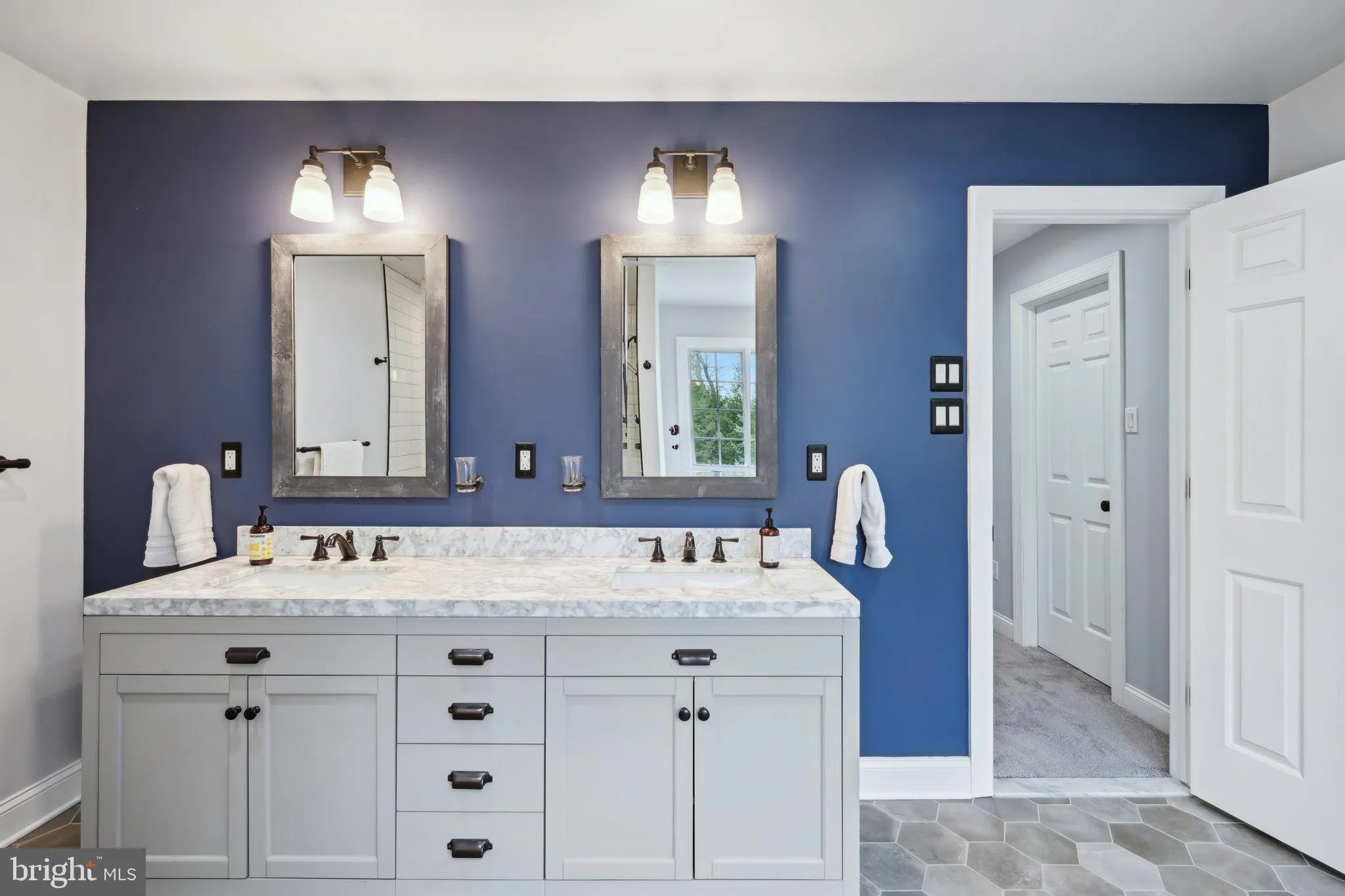 Villanova, Pennsylvania 19085, United States, 6 Bedrooms Bedrooms, ,8 BathroomsBathrooms,Residential,Contingent,89399