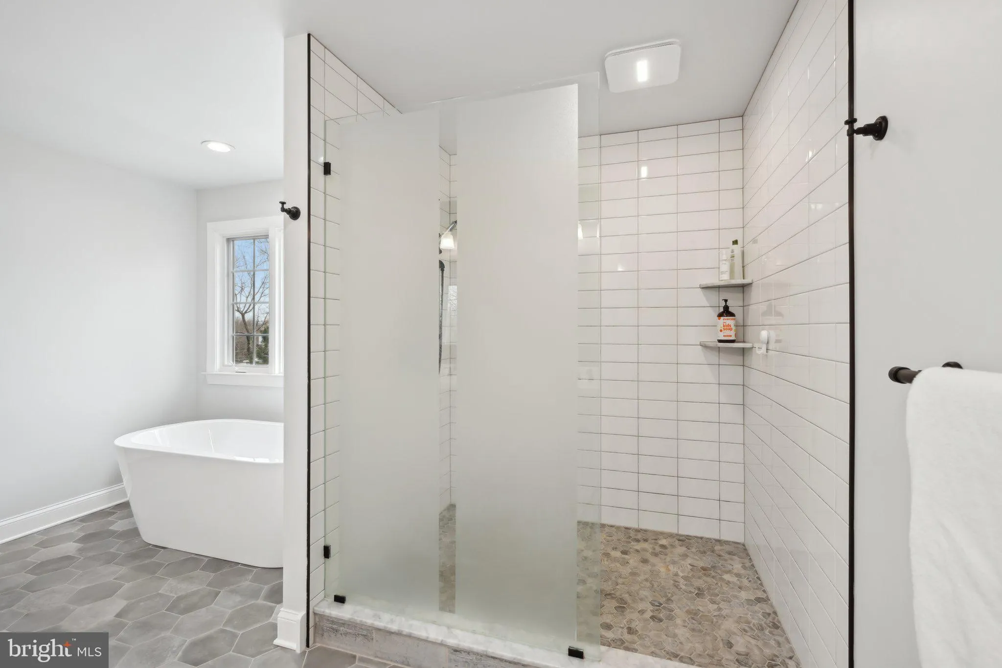 Villanova, Pennsylvania 19085, United States, 6 Bedrooms Bedrooms, ,8 BathroomsBathrooms,Residential,Contingent,89399