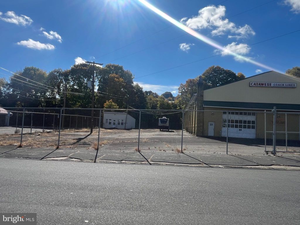 Photo of 950 West Arch St, COAL TOWNSHIP, PA 17866 (MLS # PANU2002678)