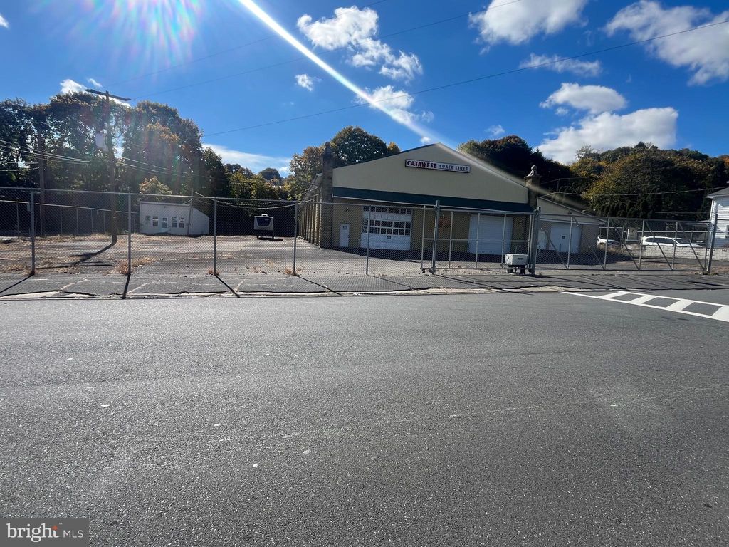 Photo of 950 West Arch St, COAL TOWNSHIP, PA 17866 (MLS # PANU2002678)