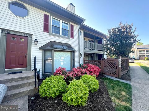 Photo of 12318 Wadsworth Way, WOODBRIDGE, VA 22192 (MLS # VAPW2118366)
