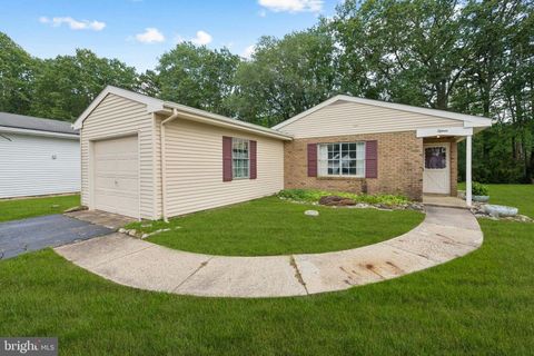 Homes For Sale - 15 Dorchester Drive<br/> Burlington County, SOUTHAMPTON, NJ 08088