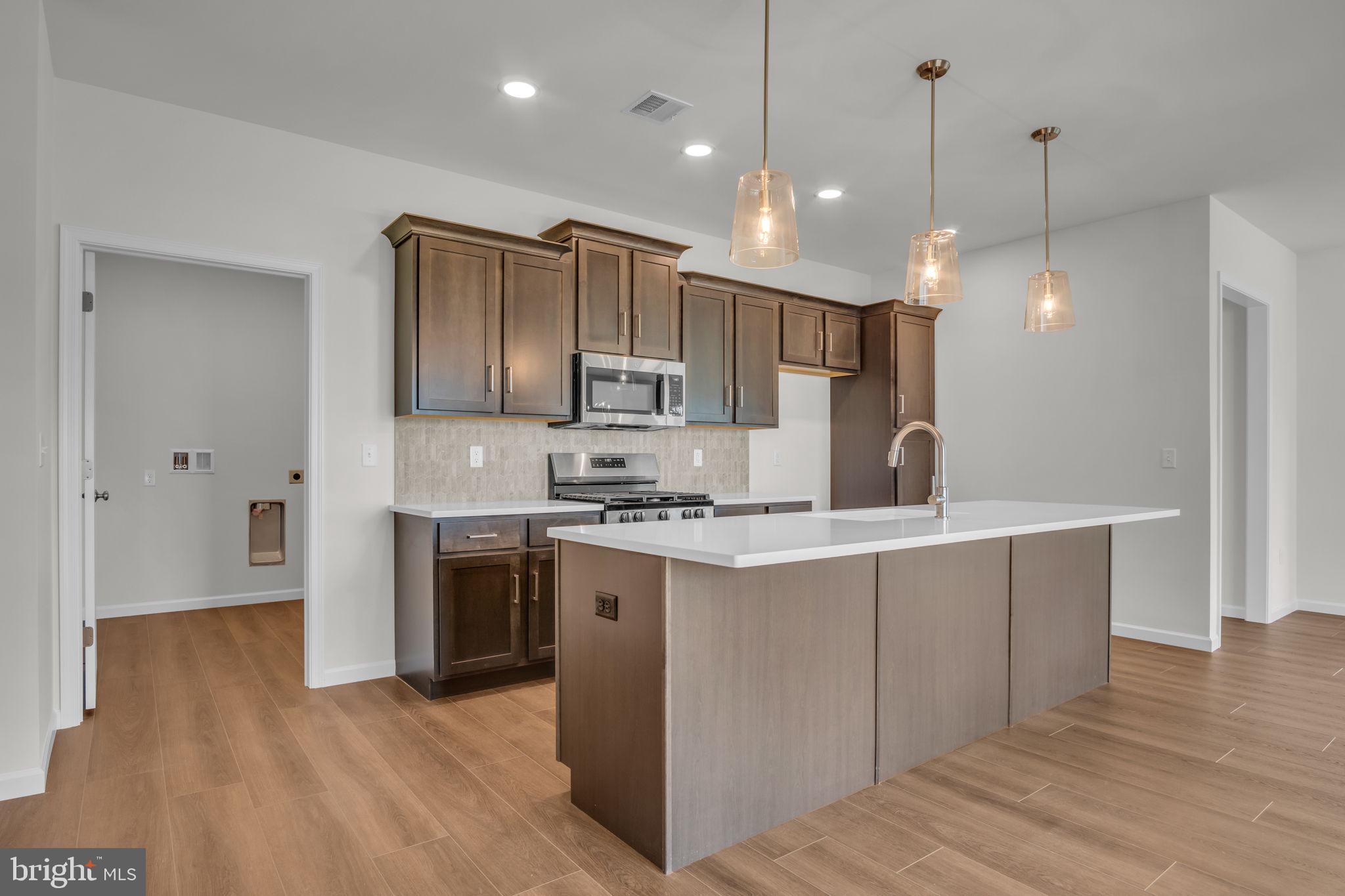 855 SHADOWBROOKE DRIVE