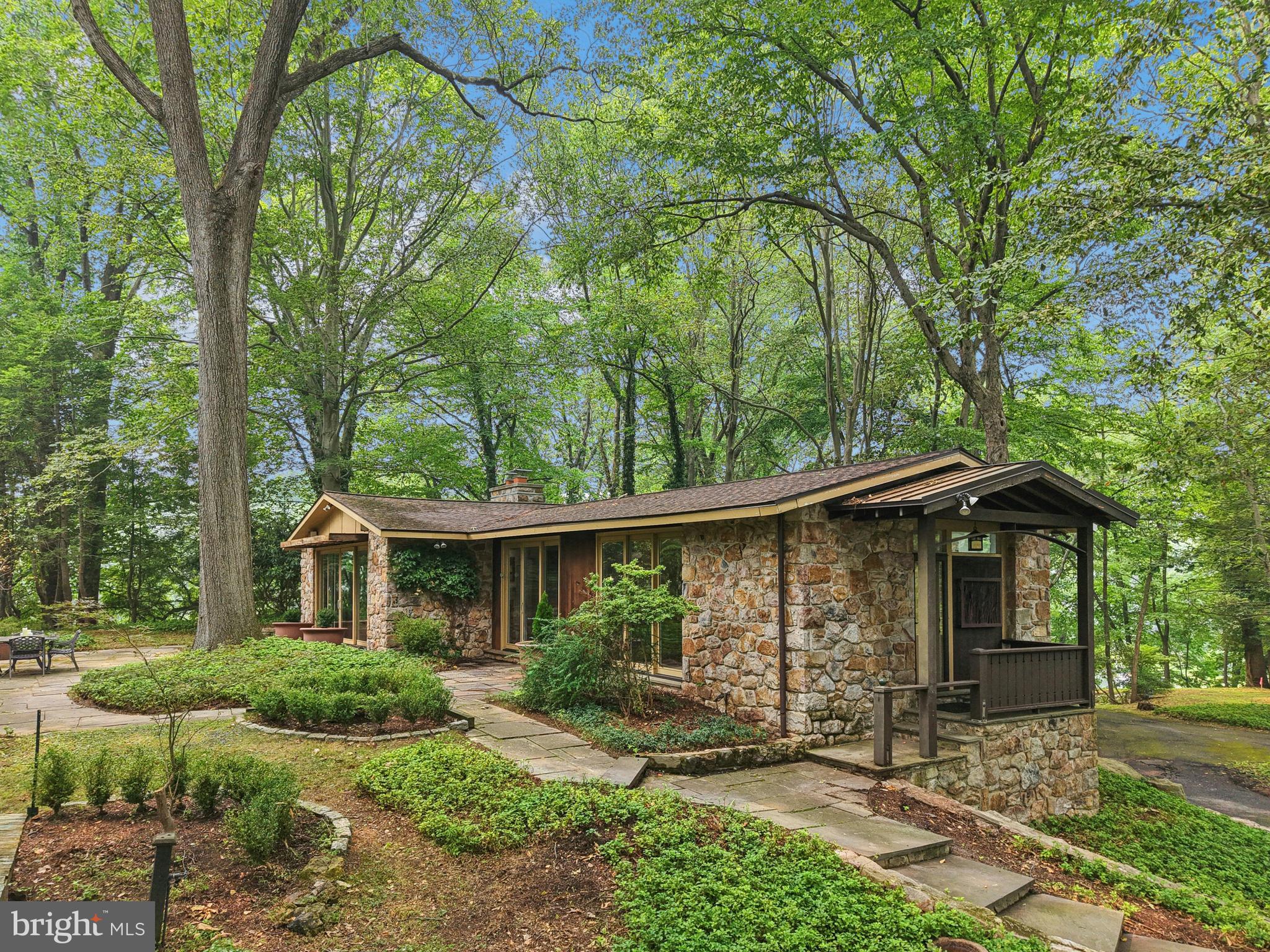 1657 LINDEN OAKS LANE