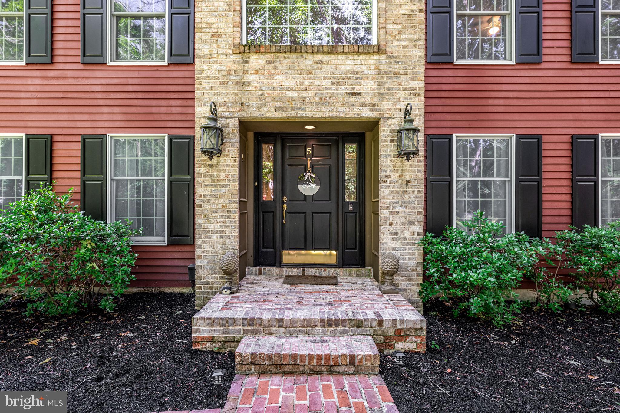 5 RIDGE COURT