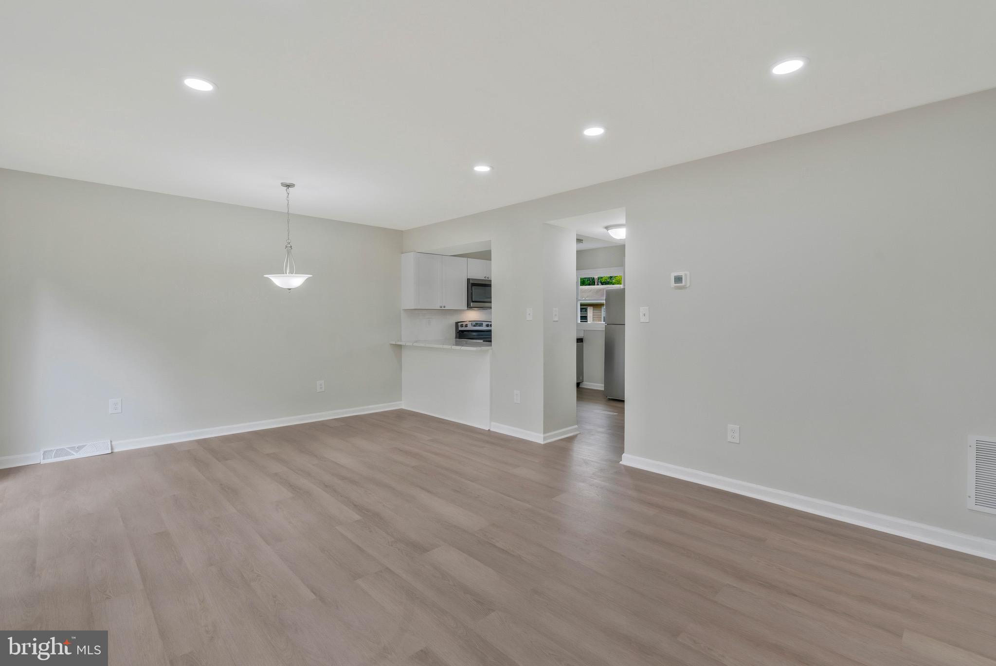 SOUTH HAMPTON - Residential