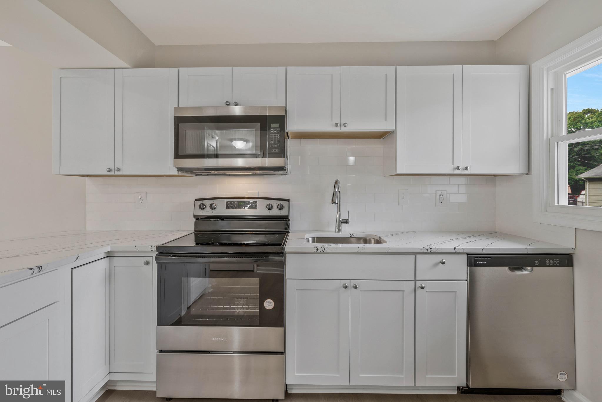 SOUTH HAMPTON - Residential