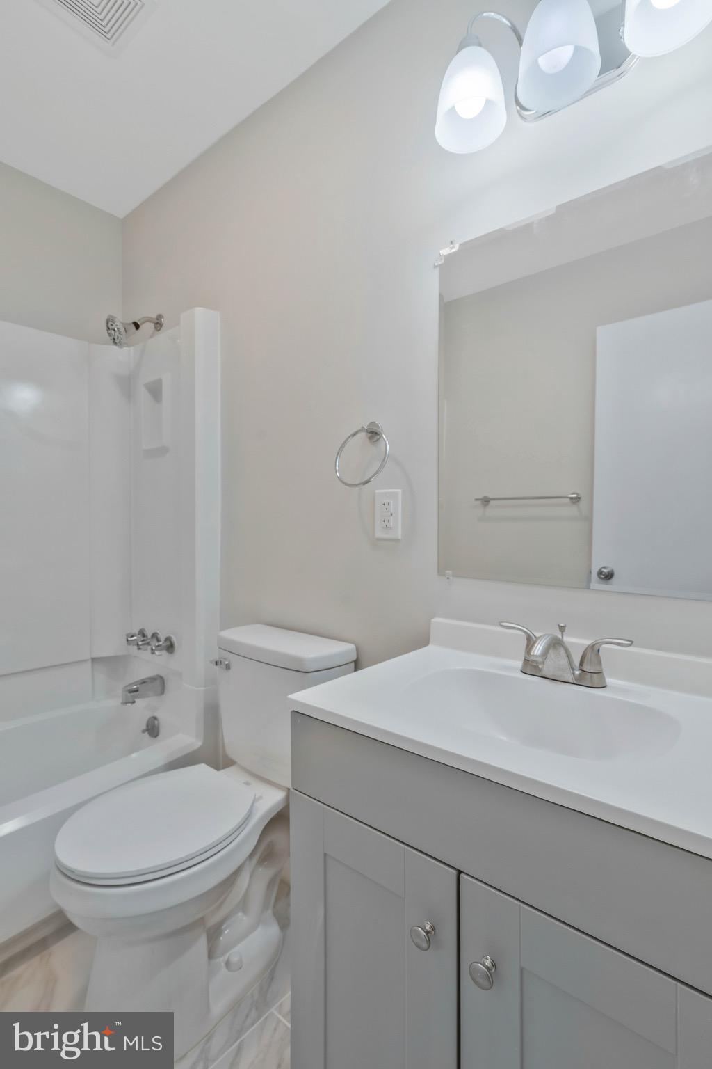 SOUTH HAMPTON - Residential