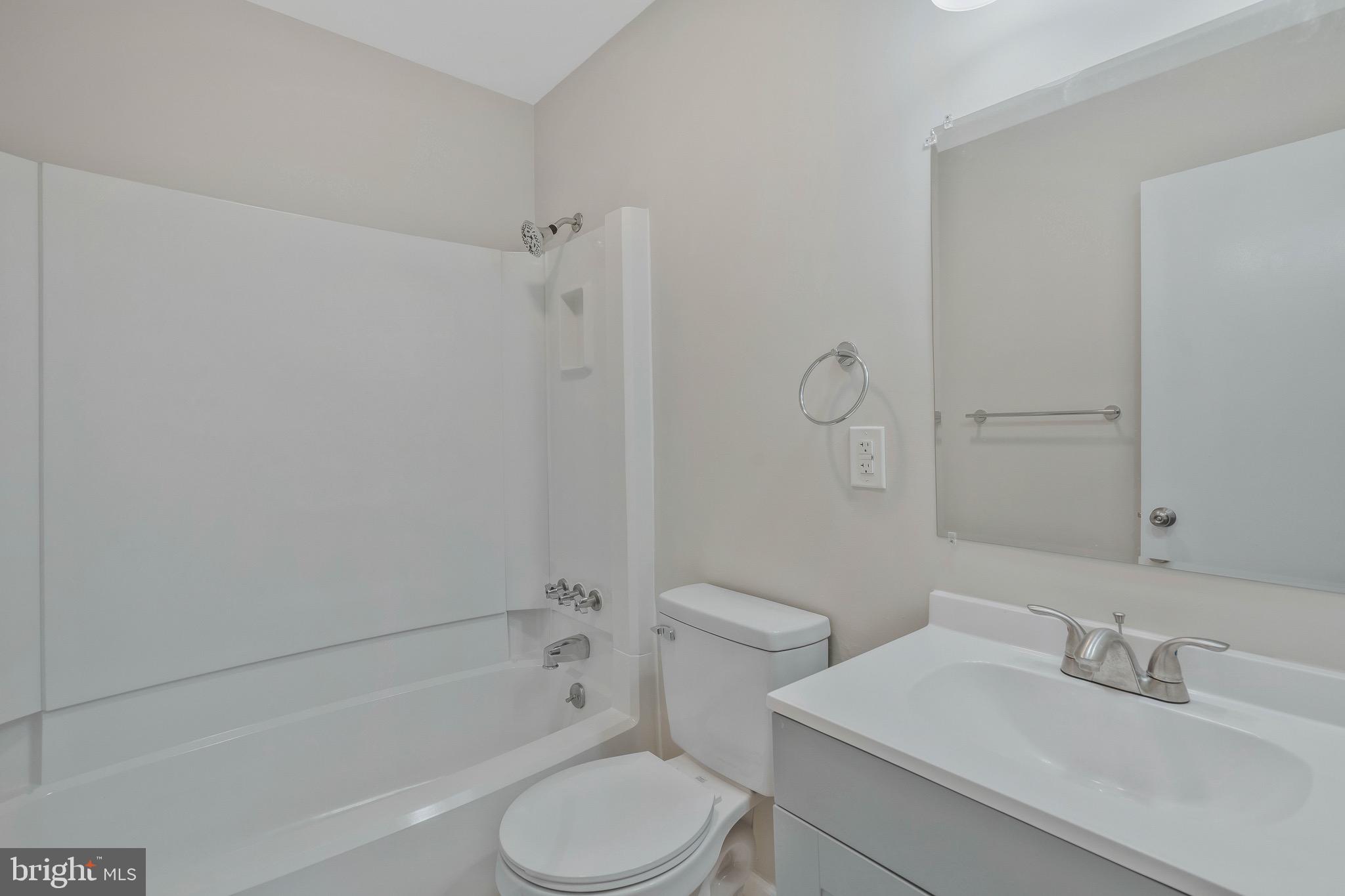 SOUTH HAMPTON - Residential