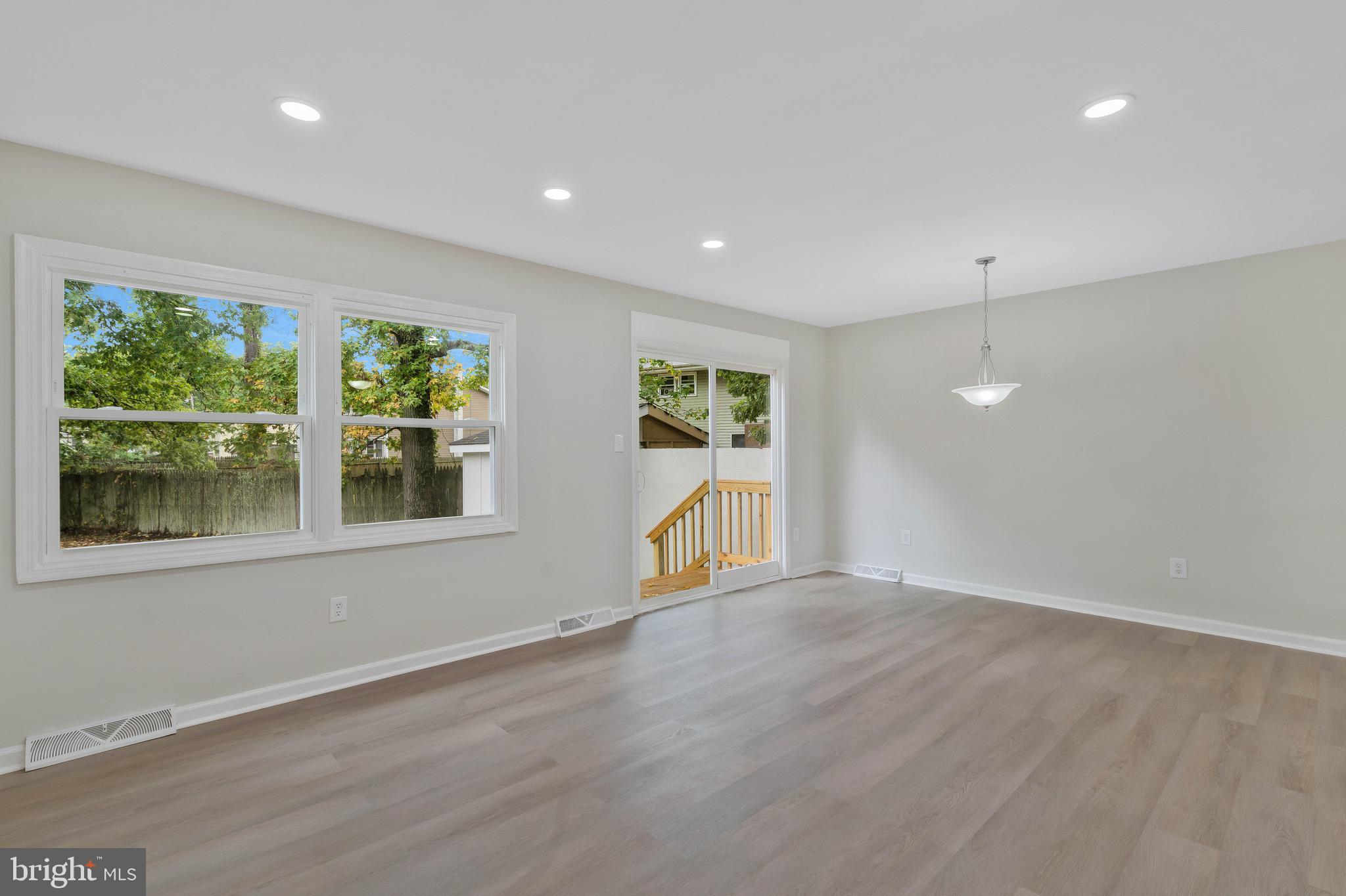 SOUTH HAMPTON - Residential