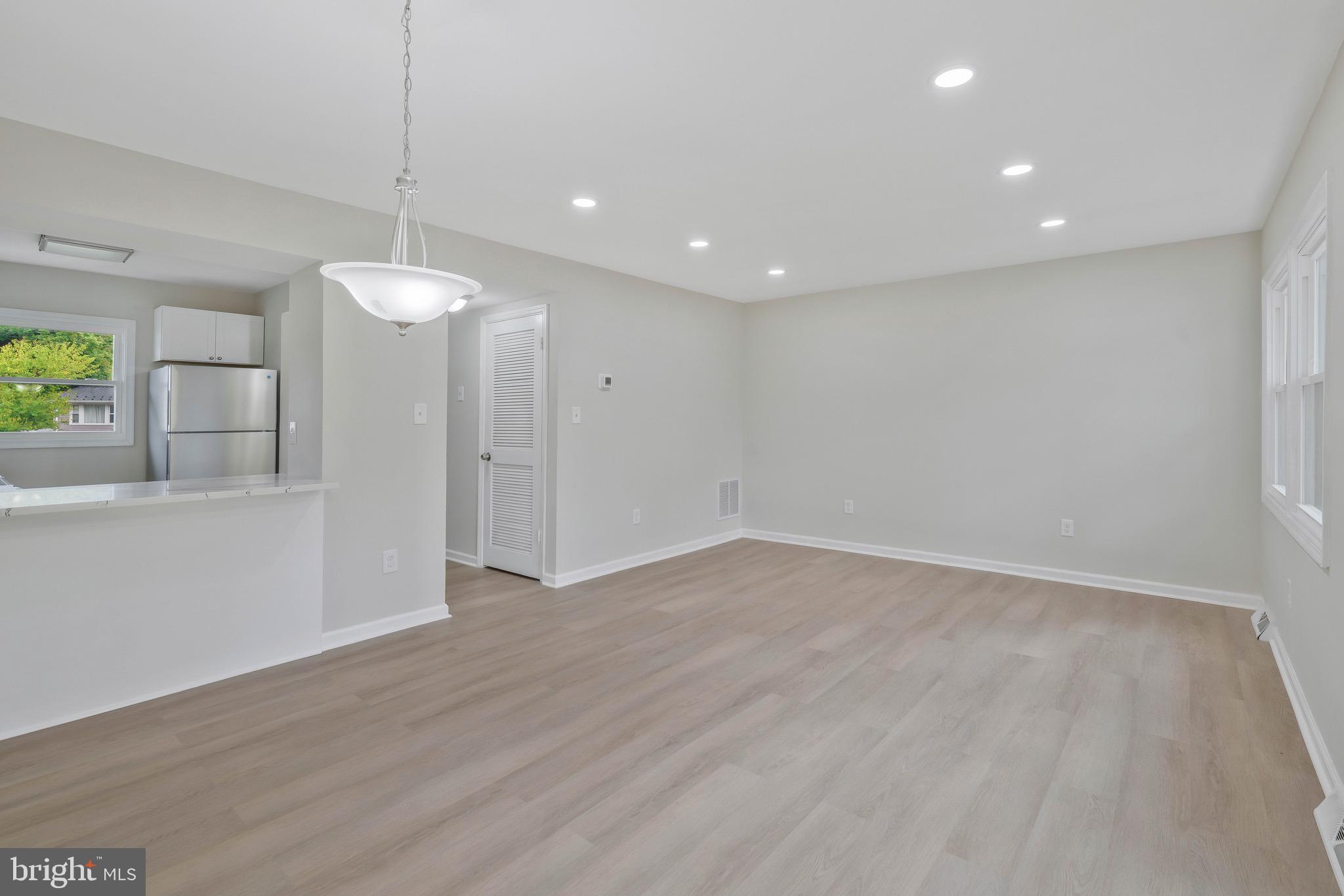 SOUTH HAMPTON - Residential