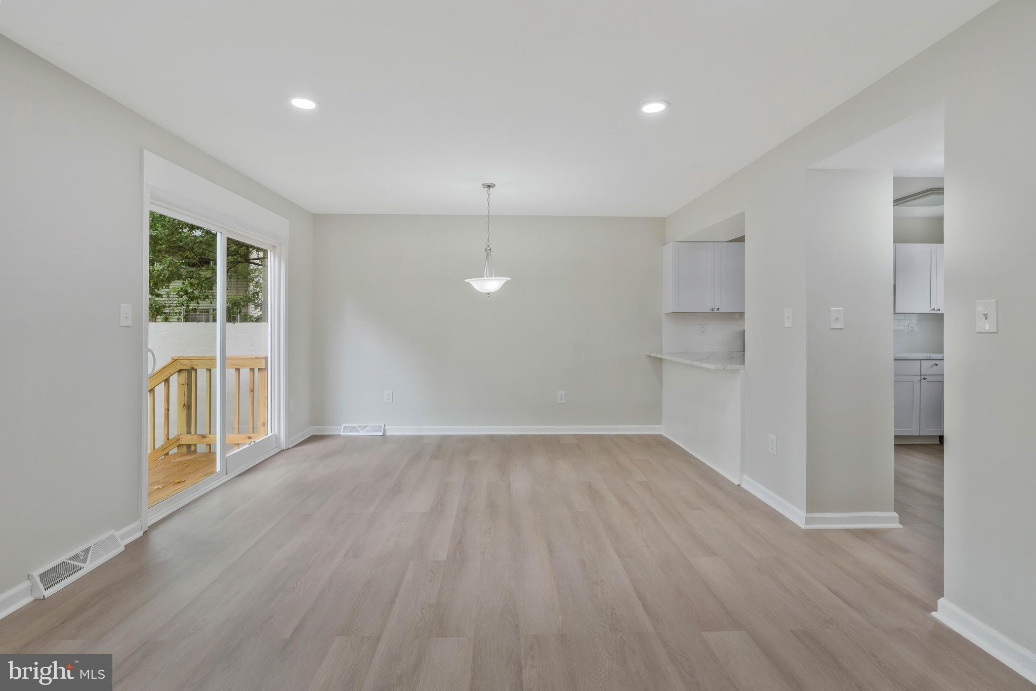 SOUTH HAMPTON - Residential