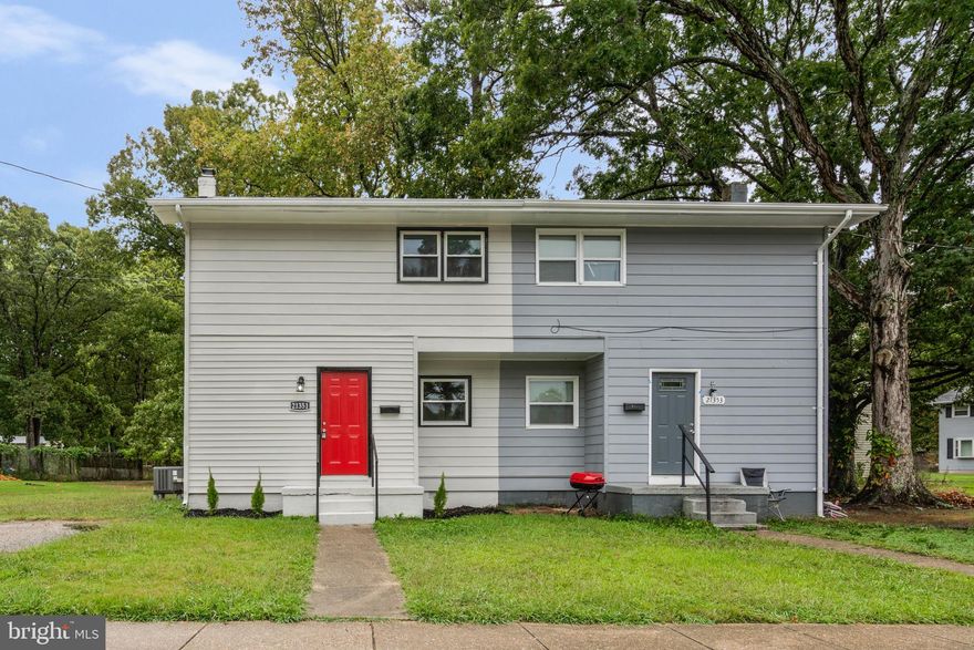This gorgeous, fully updated 2-level townhome located in the sought-after South Hampton neighborhood, offers 3 bedrooms and 1.5 baths. The spacious layout is filled with natural light throughout, thanks to large windows on both levels. The main level features brand-new LVP flooring, a beautifully renovated kitchen with granite countertops, a stylish backsplash, and stainless steel appliances. Fresh paint and an updated half bath add modern touches. Enjoy the convenience of a laundry room and a slider walkout to the backyard. Recent upgrades include new windows, a newer hot water heater, and HVAC, ensuring comfort and efficiency. With a 1-car driveway and no HOA, this home is an exceptional find! Enjoy proximity to shopping, dining, the public library, NAS Pax River Base, and much more. Welcome home!
