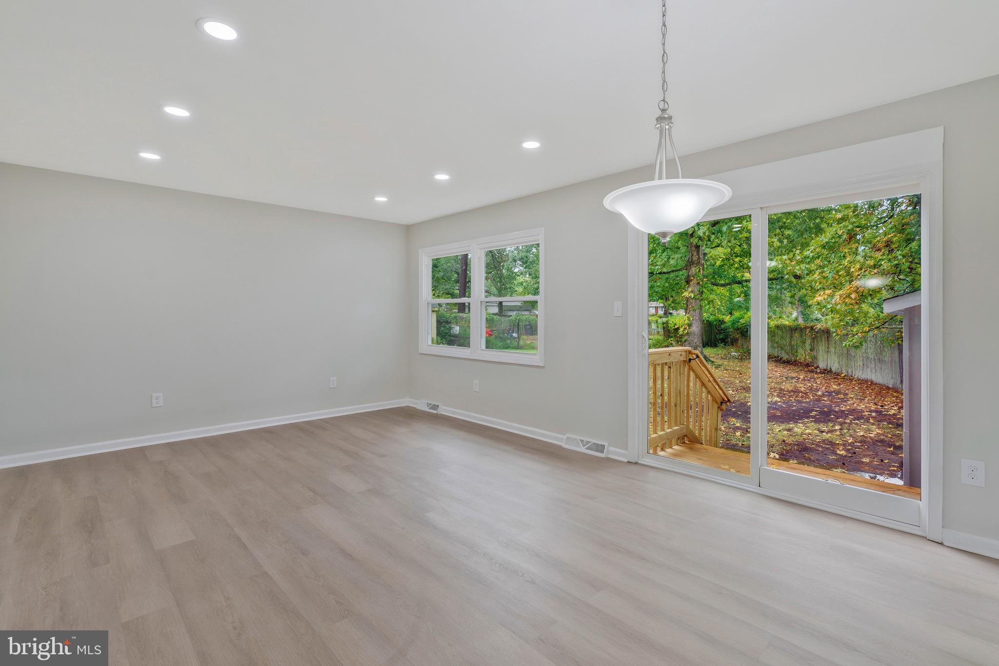 SOUTH HAMPTON - Residential