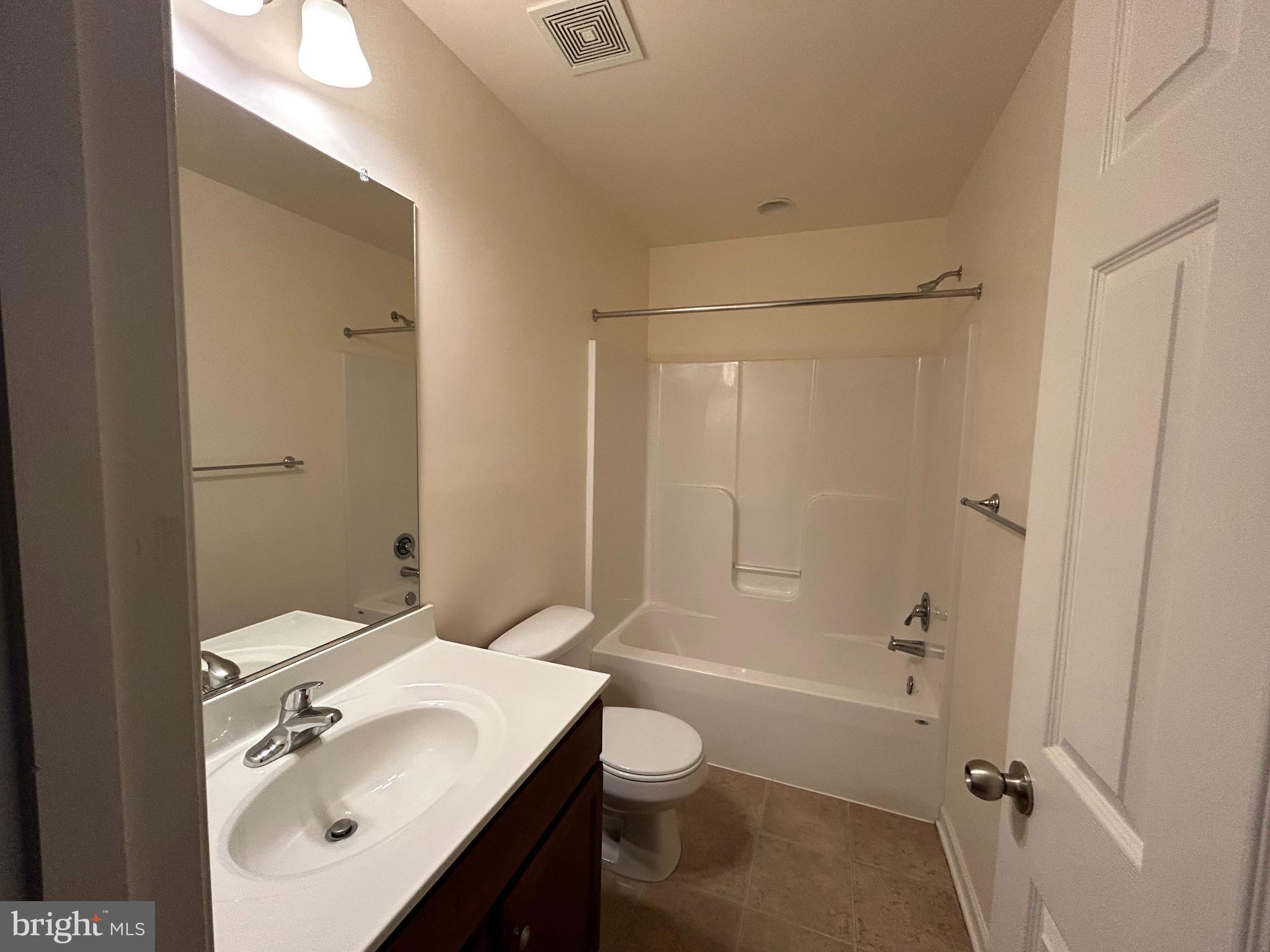 FAIRWAYS EAST - Residential Lease