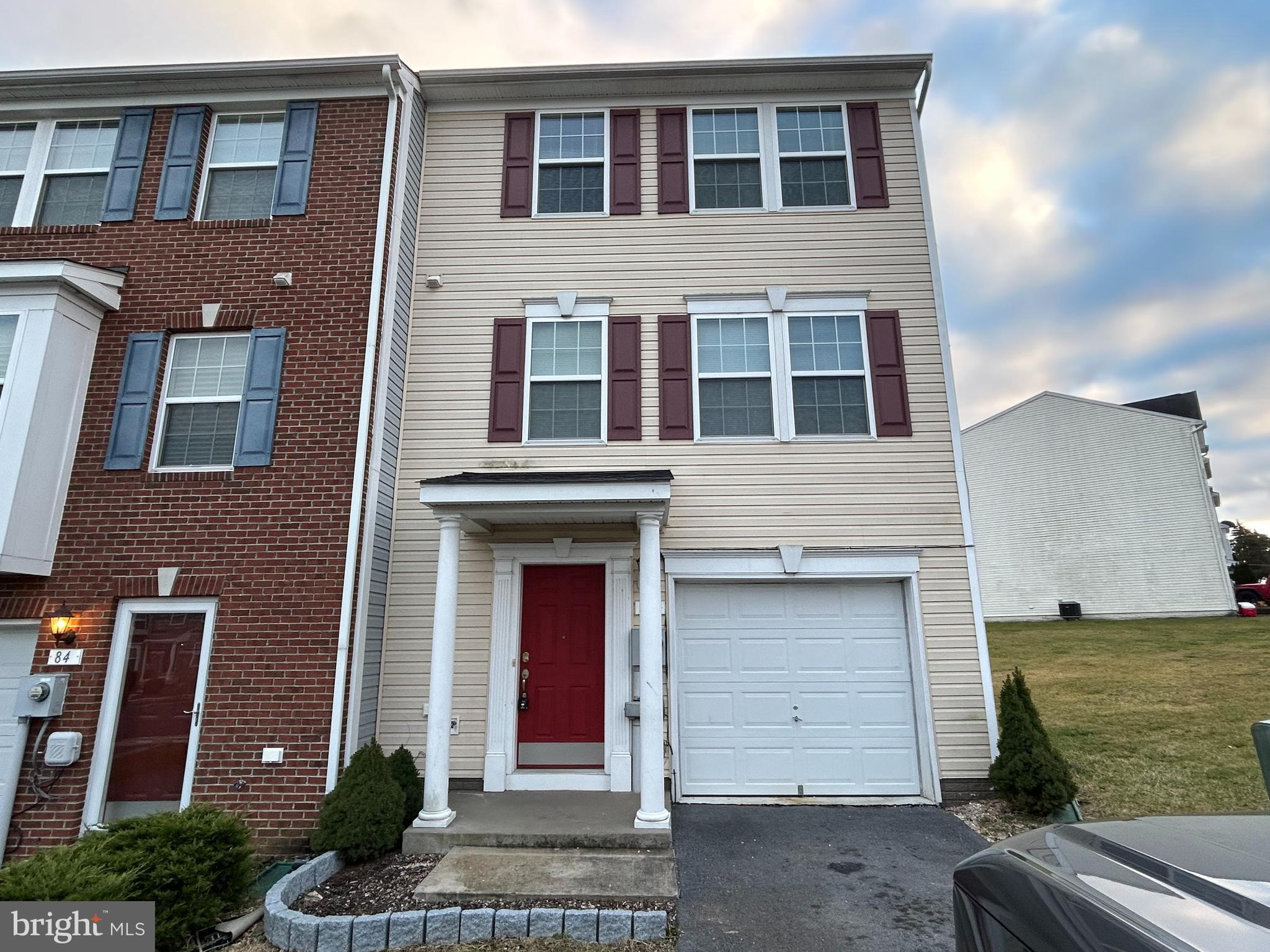 FAIRWAYS EAST - Residential Lease