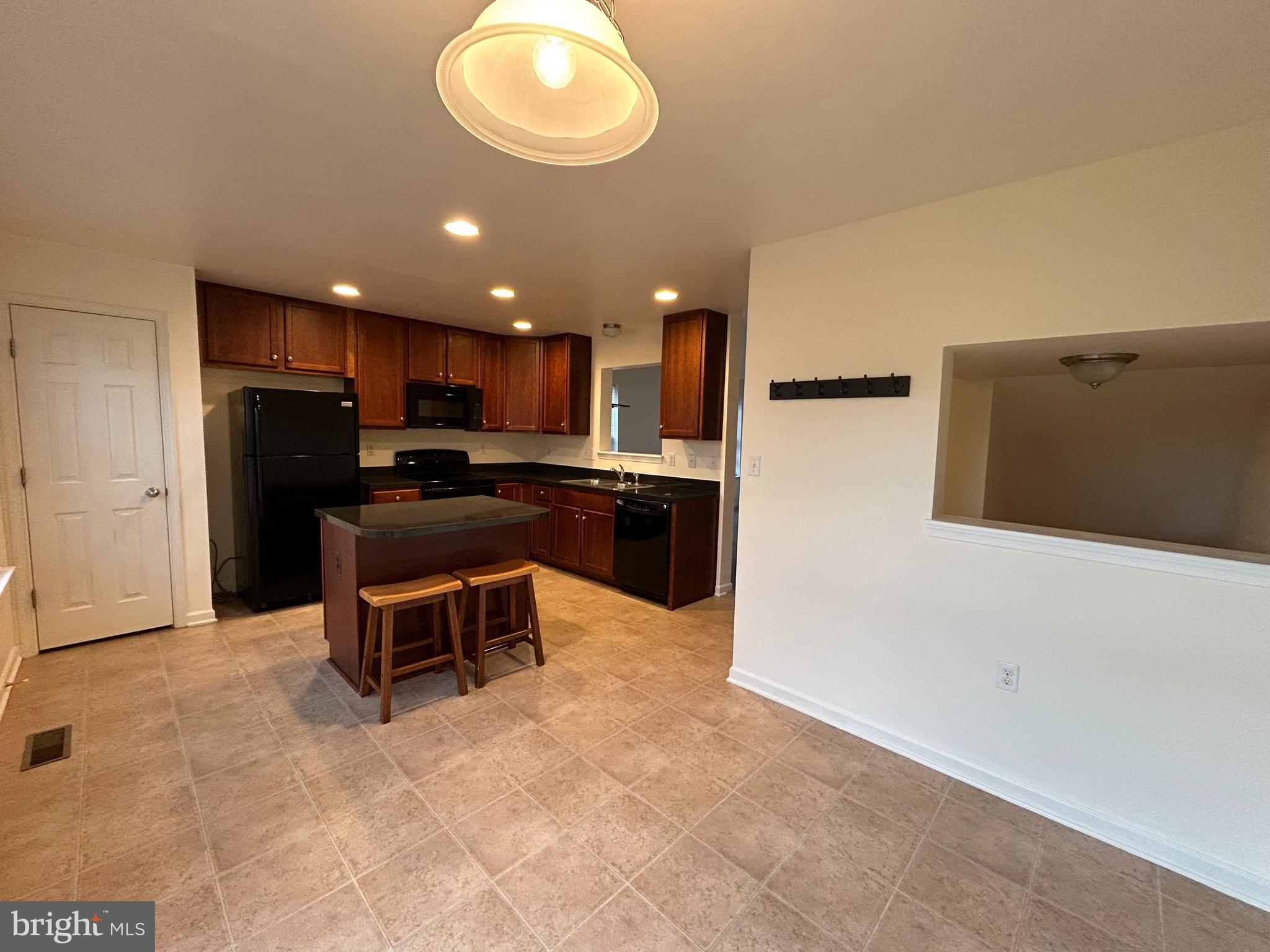 FAIRWAYS EAST - Residential Lease