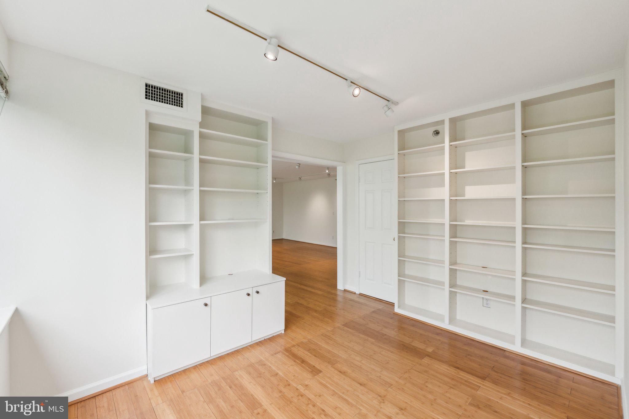 WHITLEY PARK CONDOMINIUM - Residential