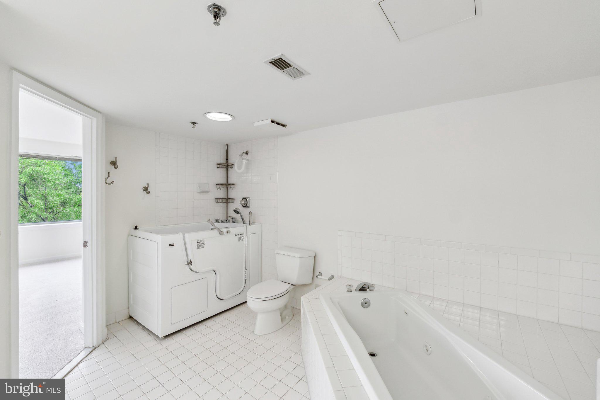 WHITLEY PARK CONDOMINIUM - Residential