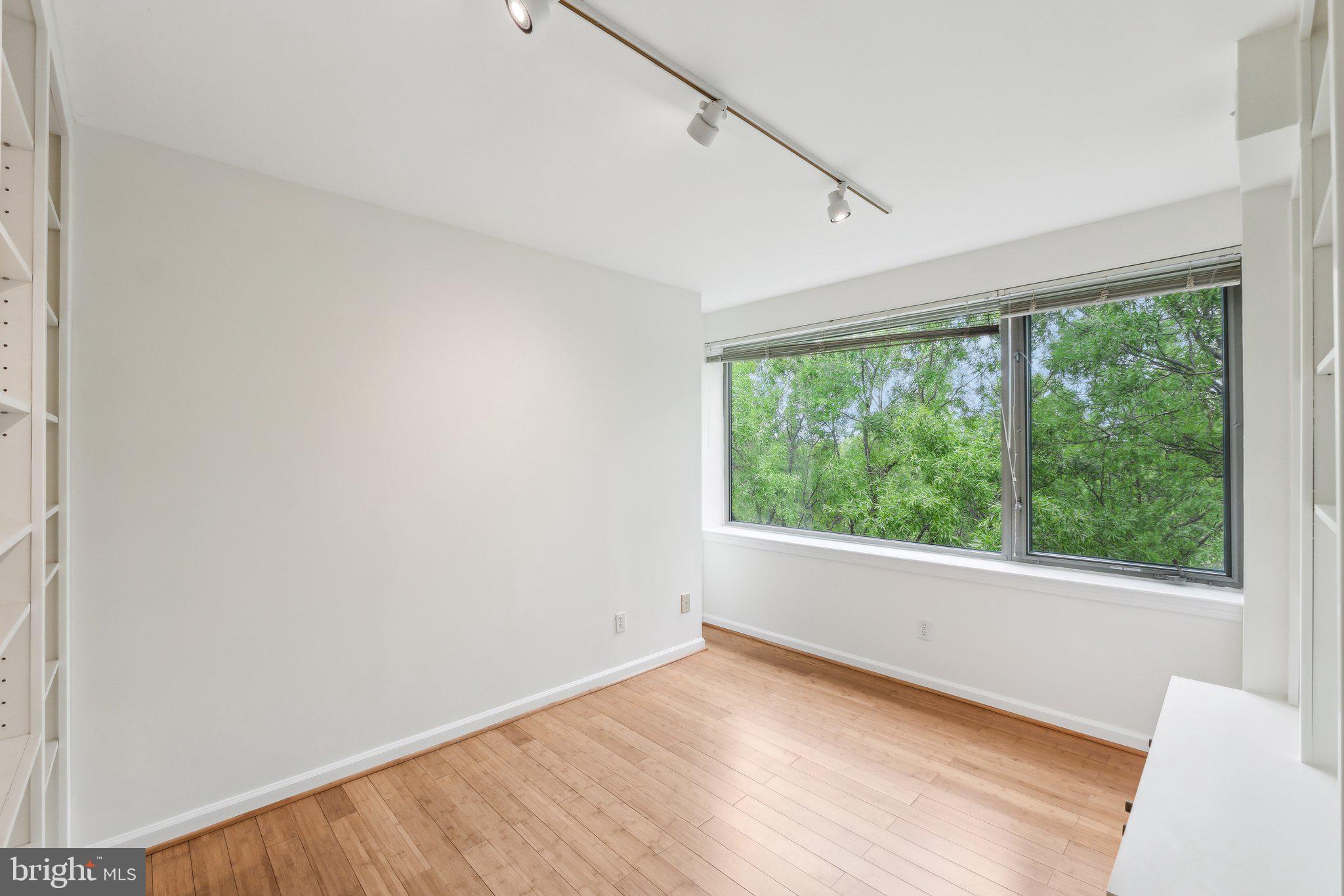 WHITLEY PARK CONDOMINIUM - Residential