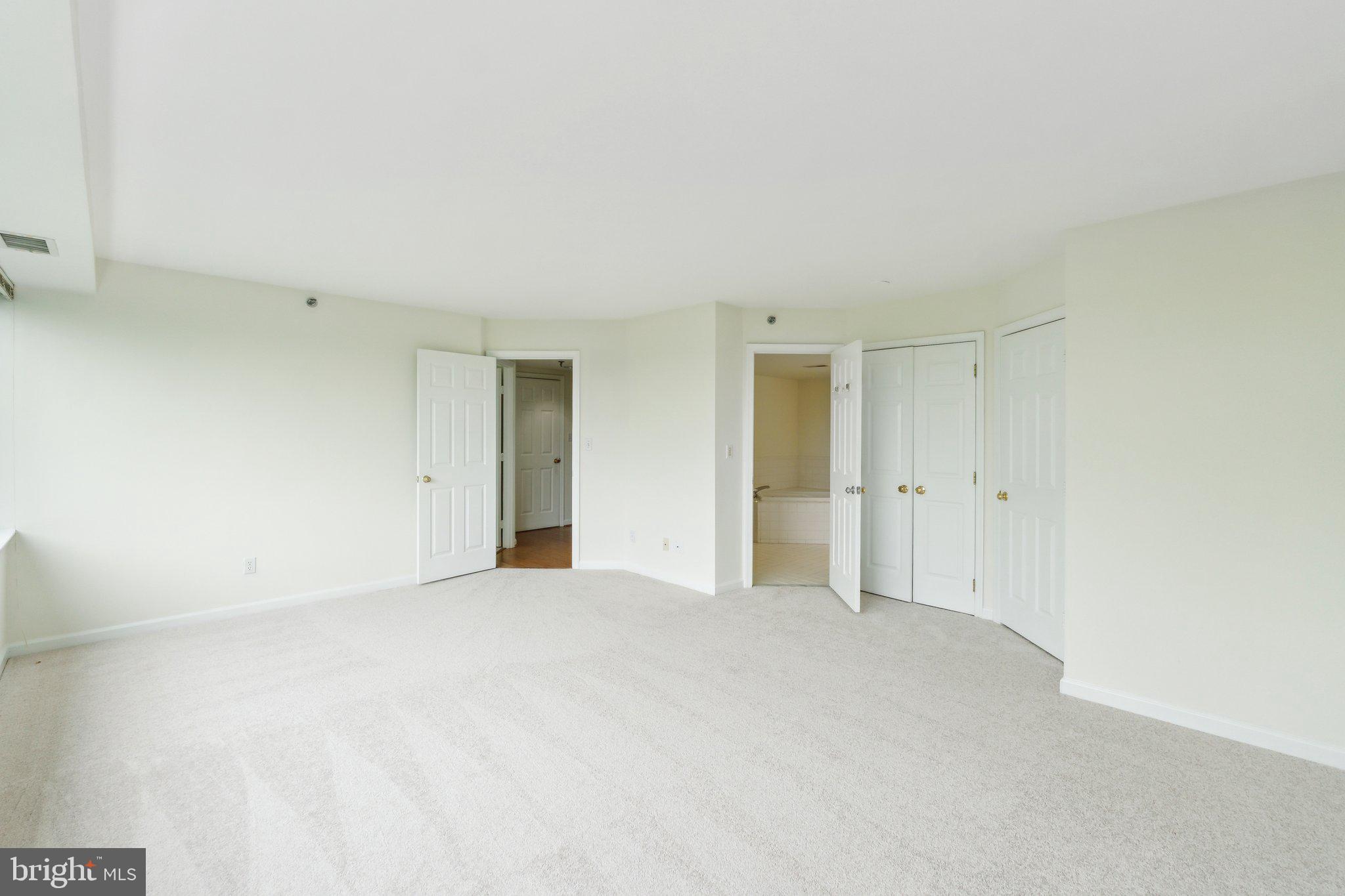 WHITLEY PARK CONDOMINIUM - Residential