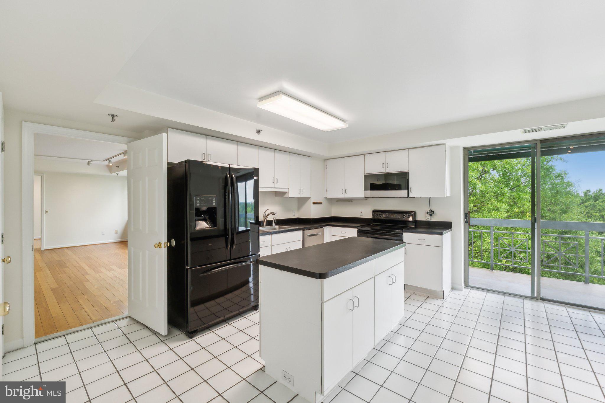 WHITLEY PARK CONDOMINIUM - Residential