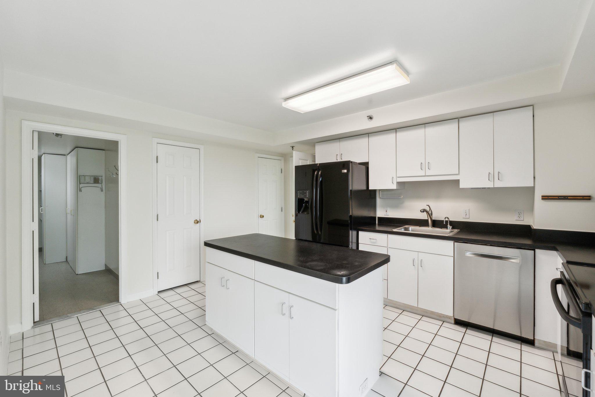 WHITLEY PARK CONDOMINIUM - Residential